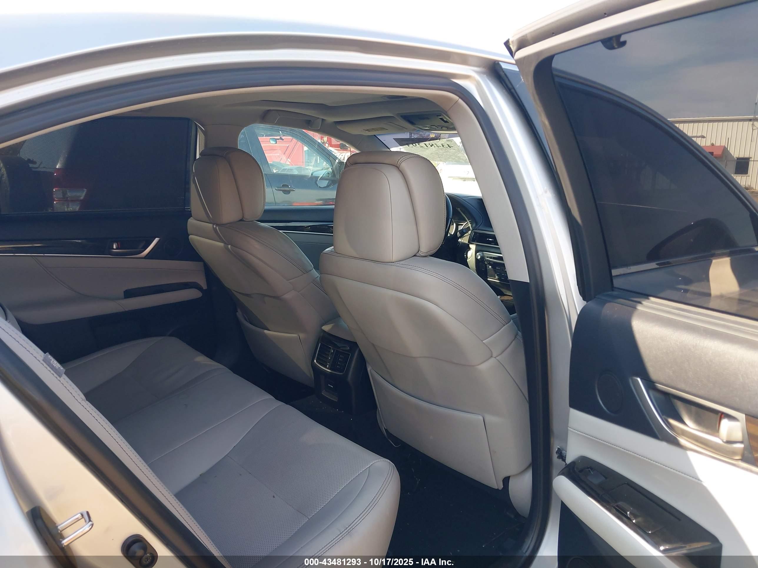 LEXUS GS image 8