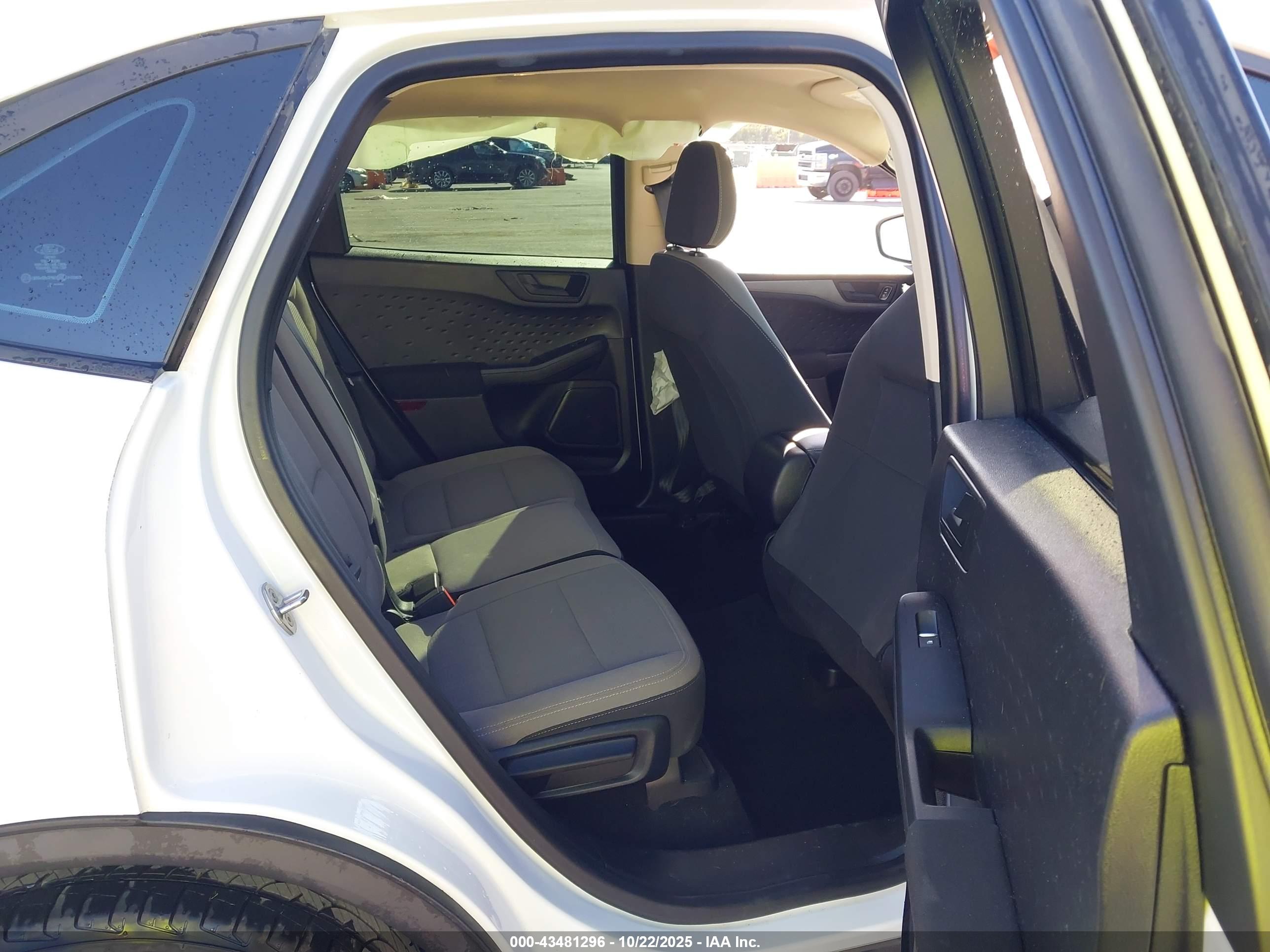 FORD ESCAPE image 8