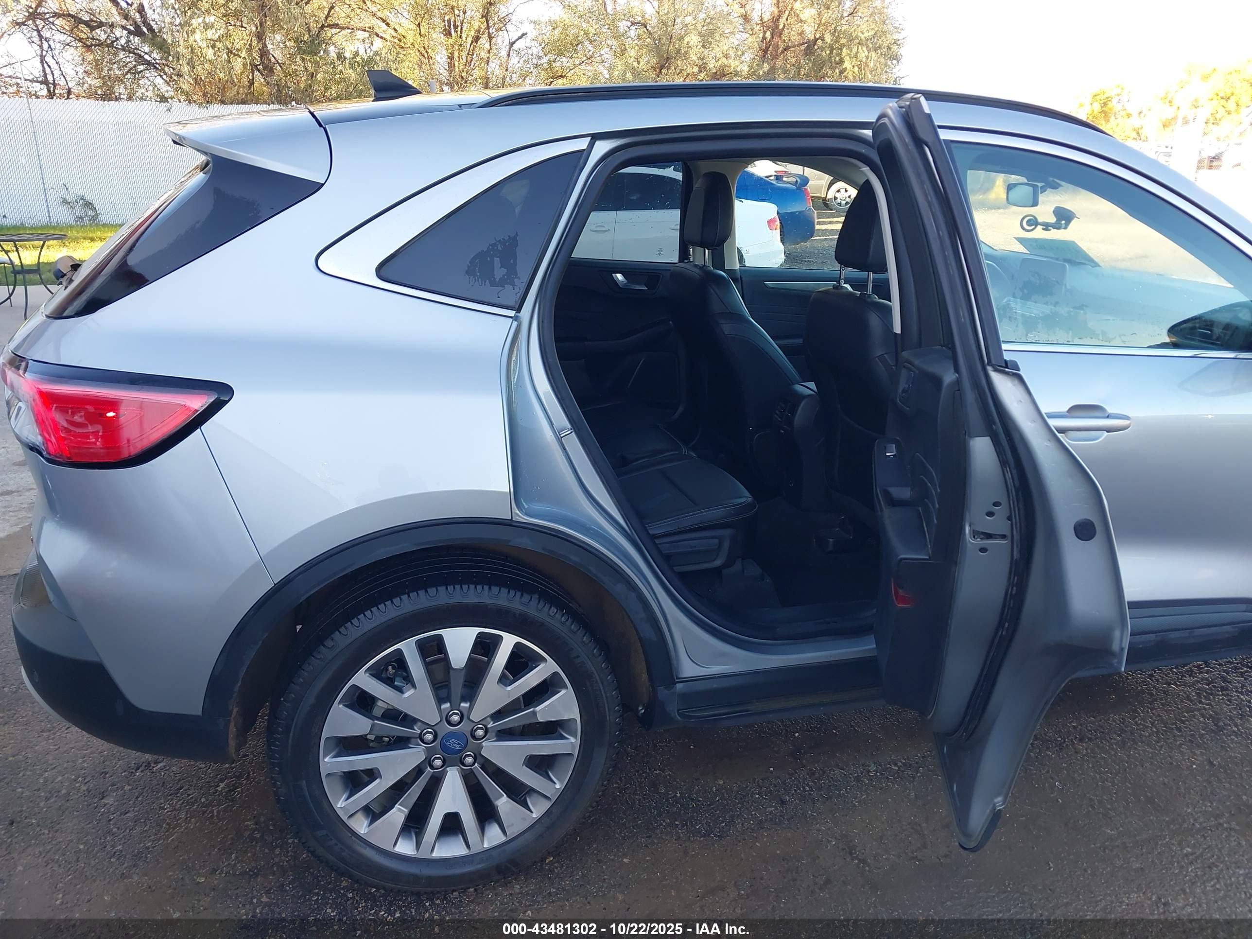 FORD ESCAPE image 8