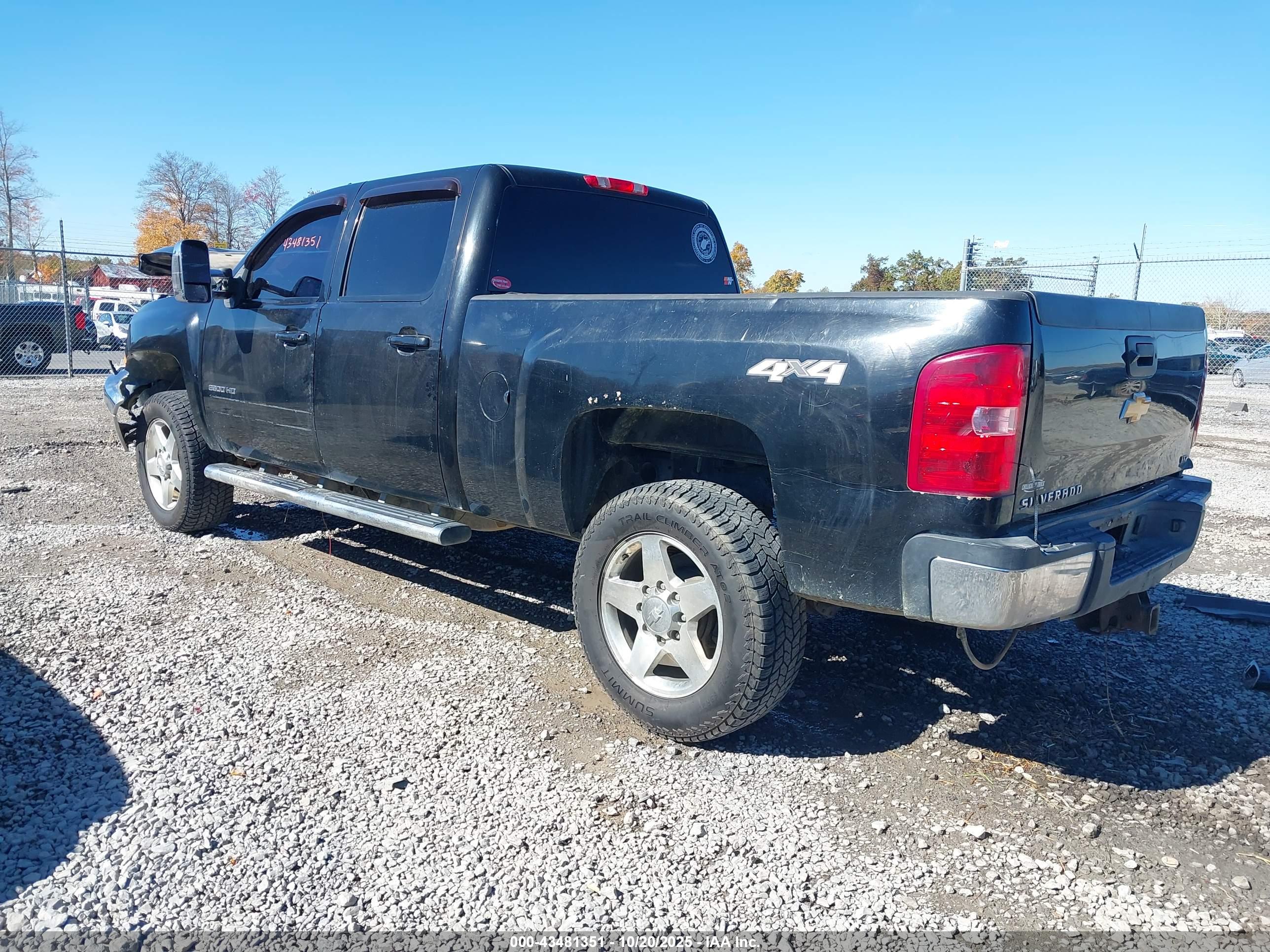 CHEVROLET SILVERADO image 3