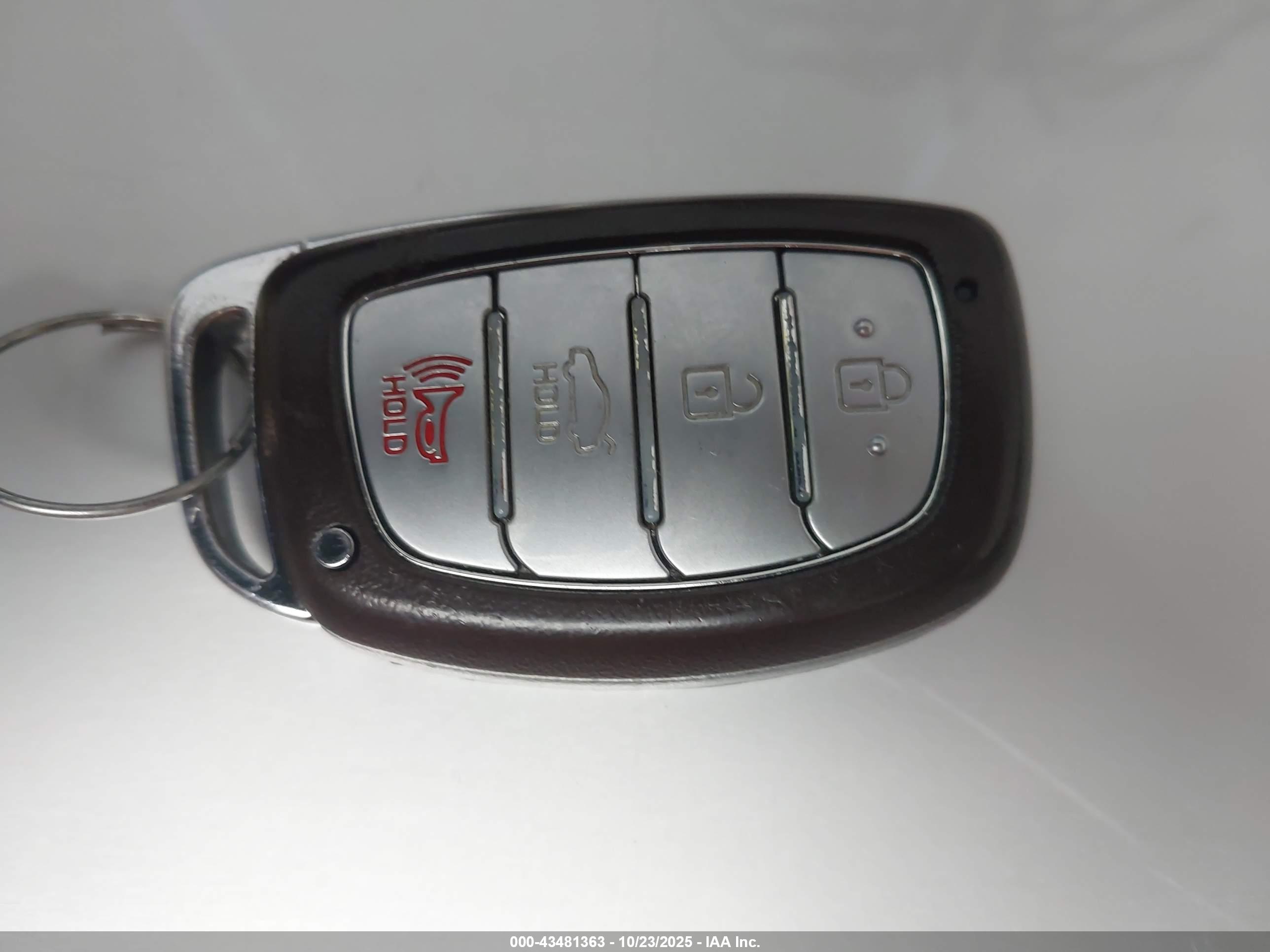 HYUNDAI ELANTRA image 11