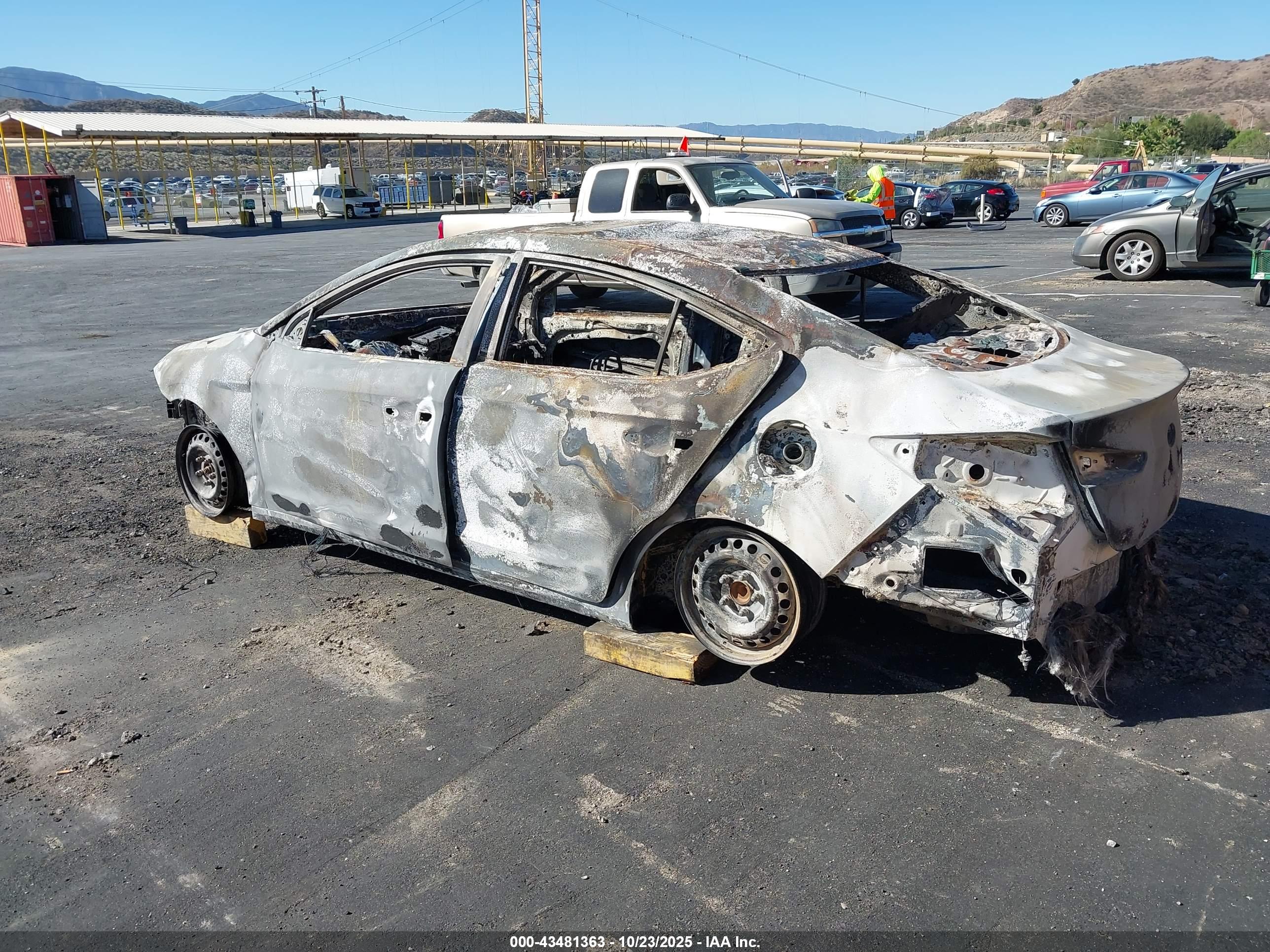 HYUNDAI ELANTRA image 3