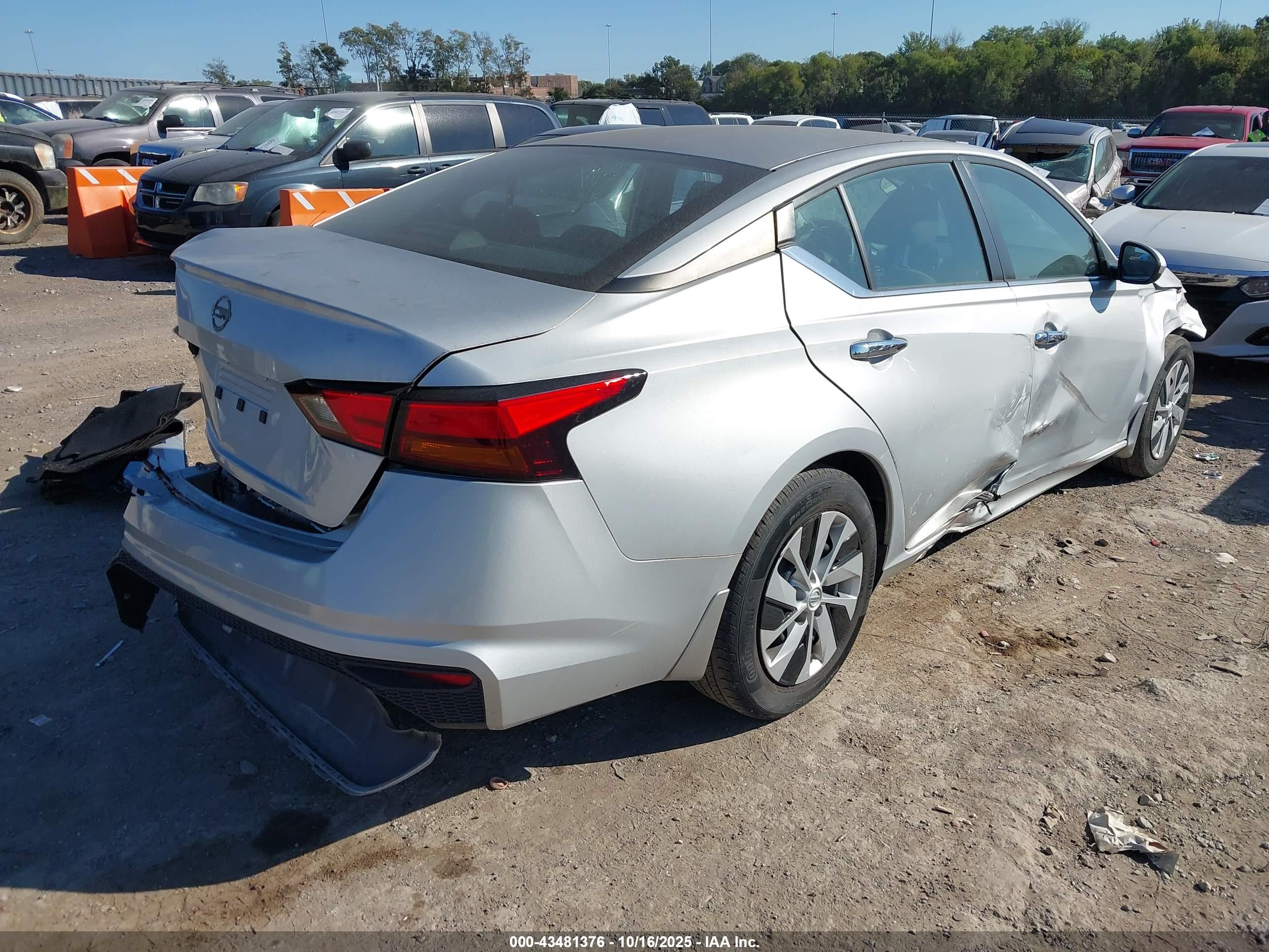 NISSAN ALTIMA image 4