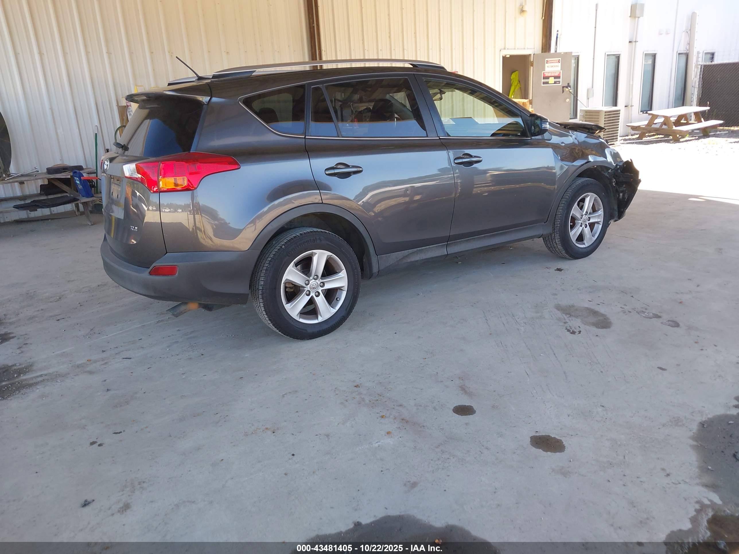 TOYOTA RAV4 image 4
