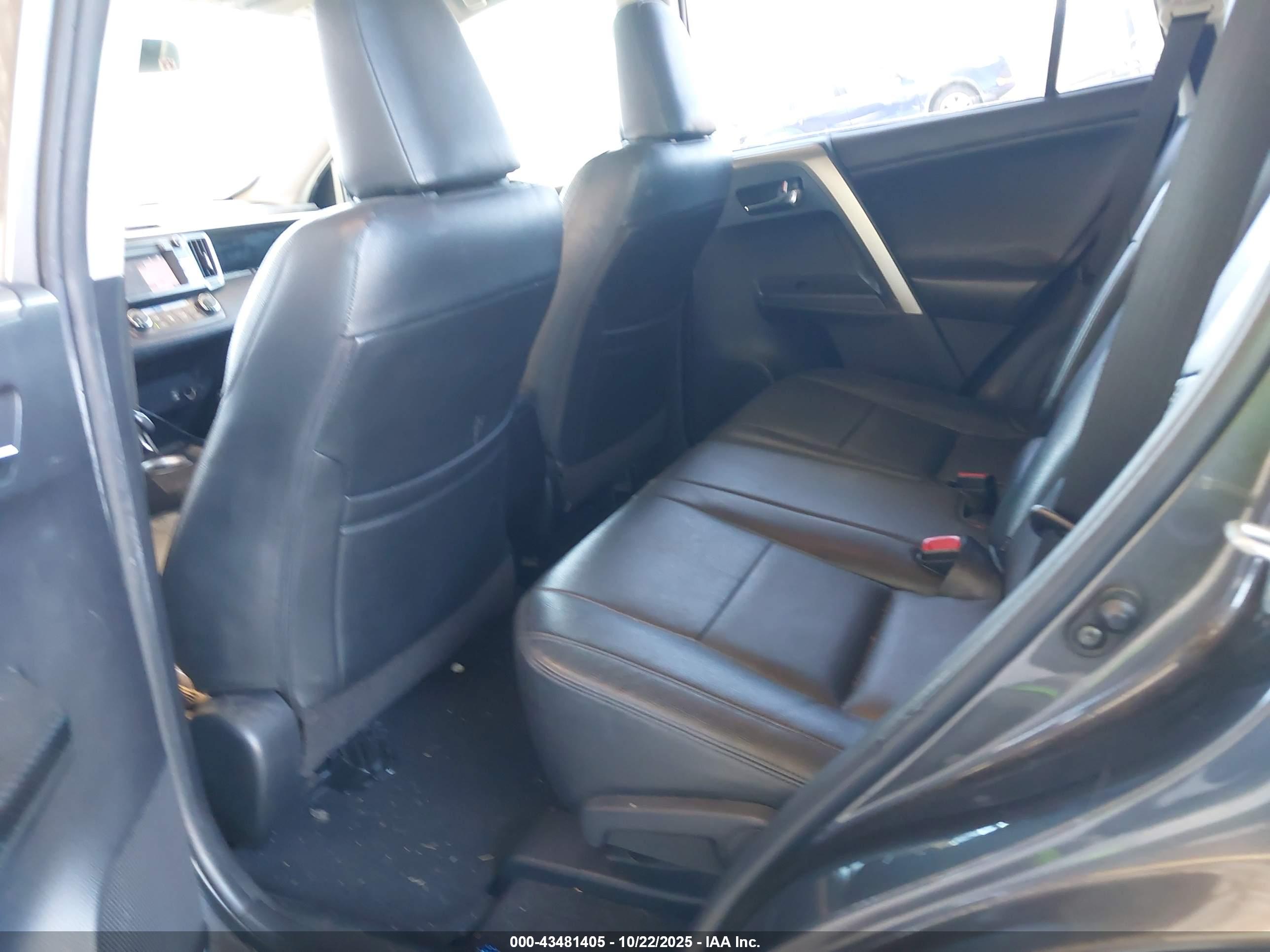 TOYOTA RAV4 image 8