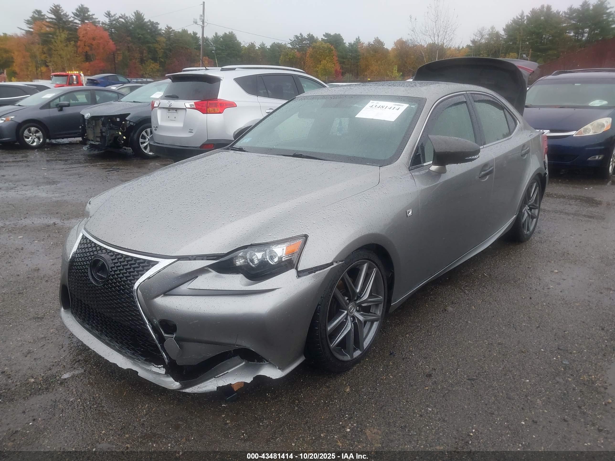 LEXUS IS image 2