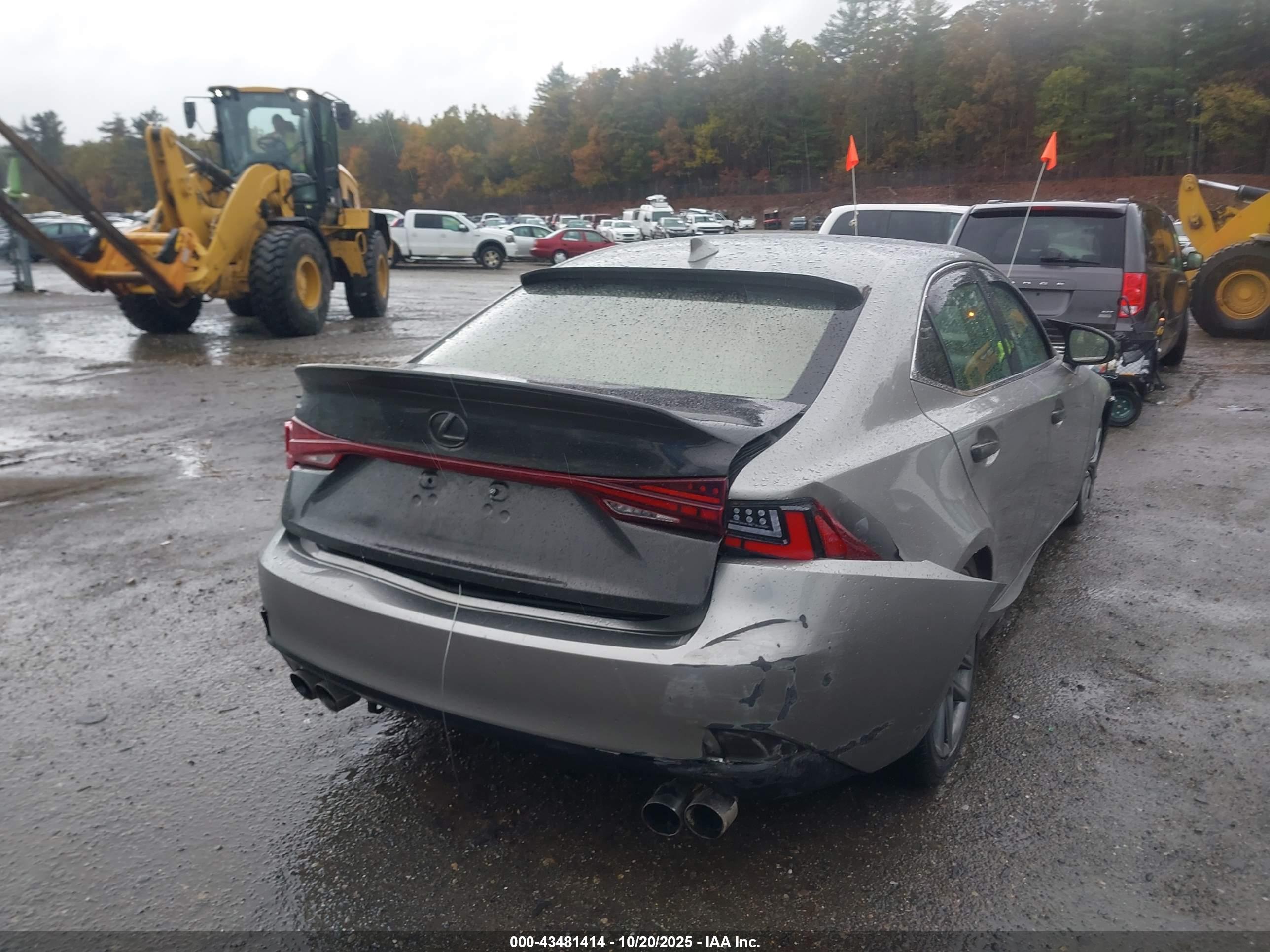 LEXUS IS image 4