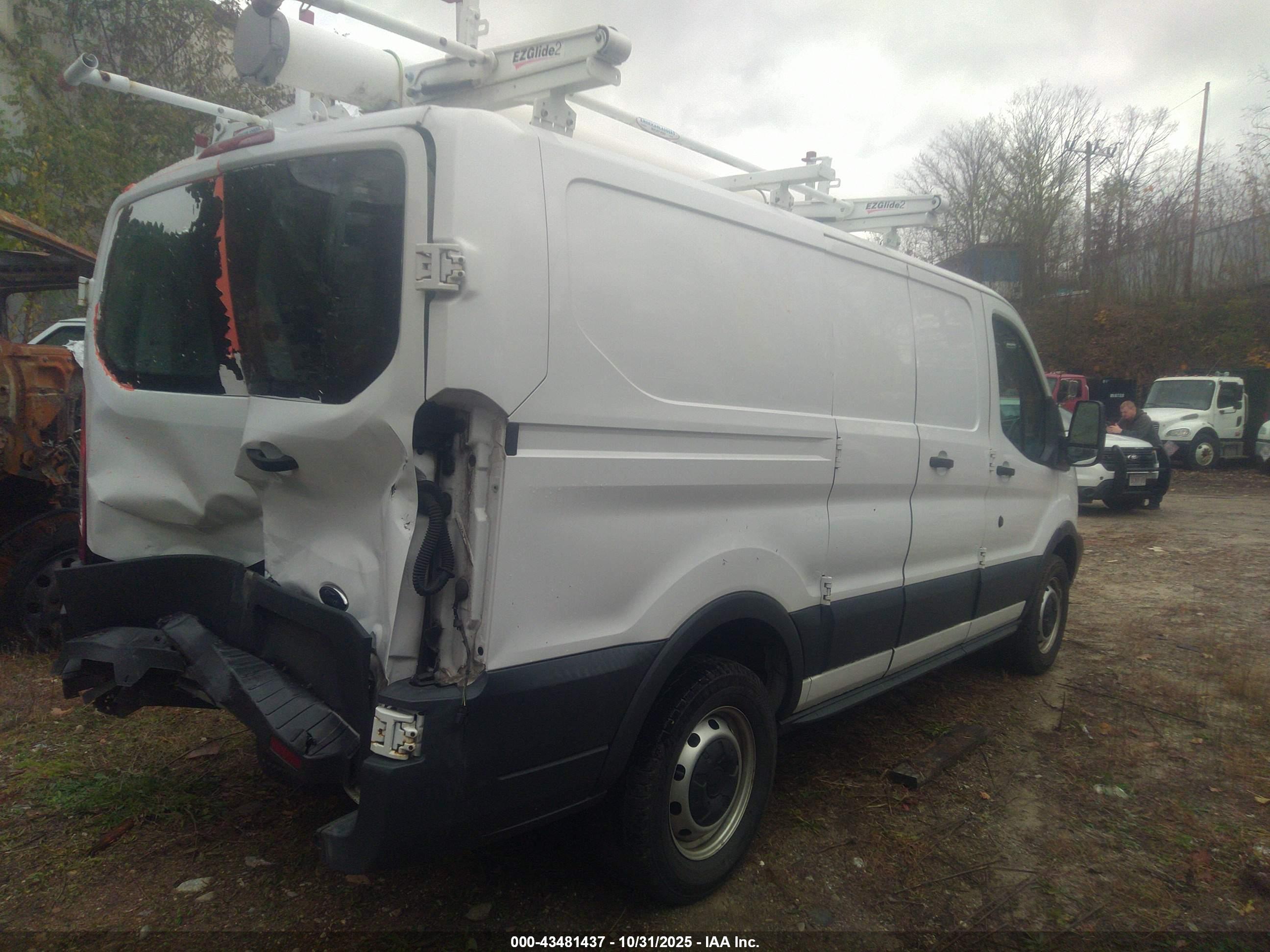 FORD TRANSIT-250 image 4