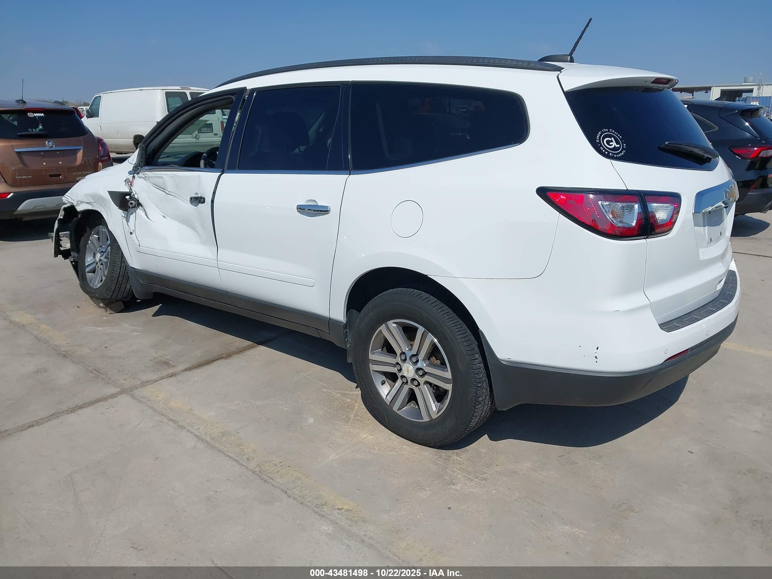 CHEVROLET TRAVERSE image 3