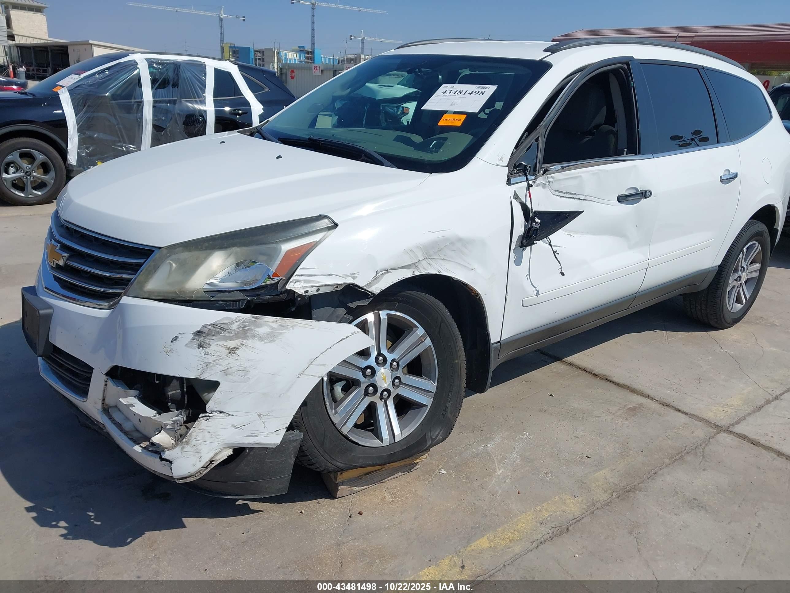 CHEVROLET TRAVERSE image 6