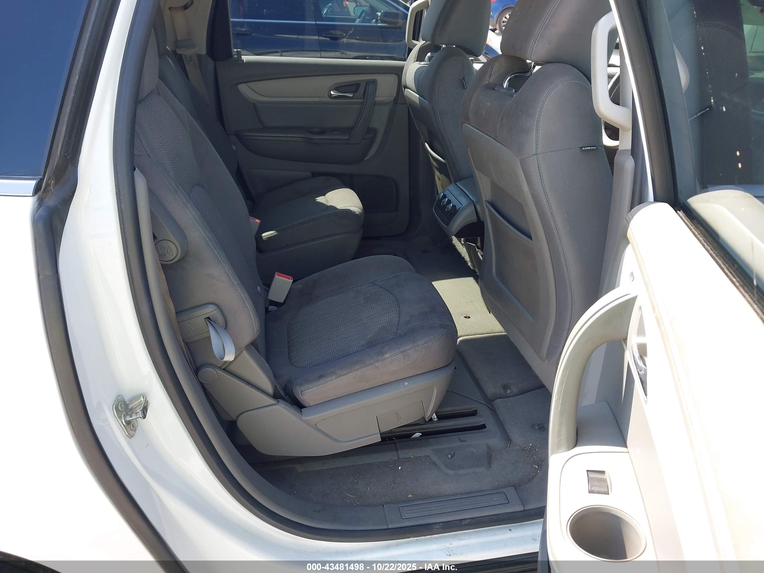 CHEVROLET TRAVERSE image 8