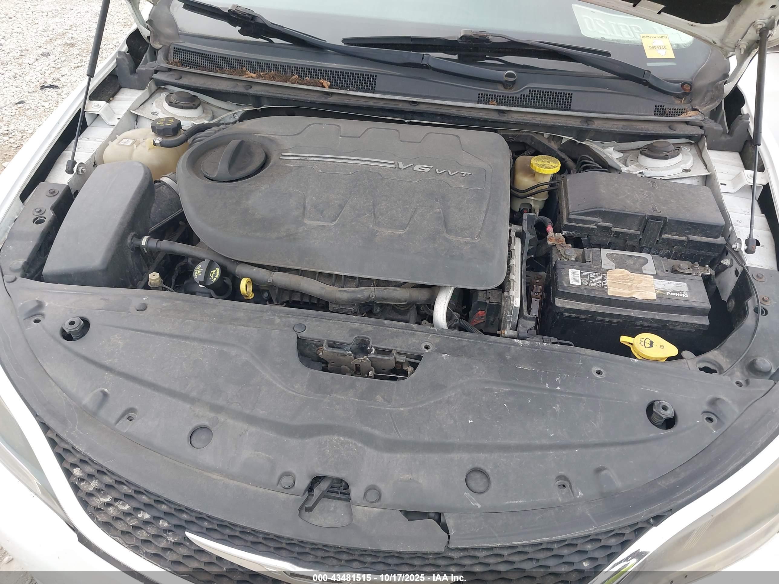 CHRYSLER 200 image 10