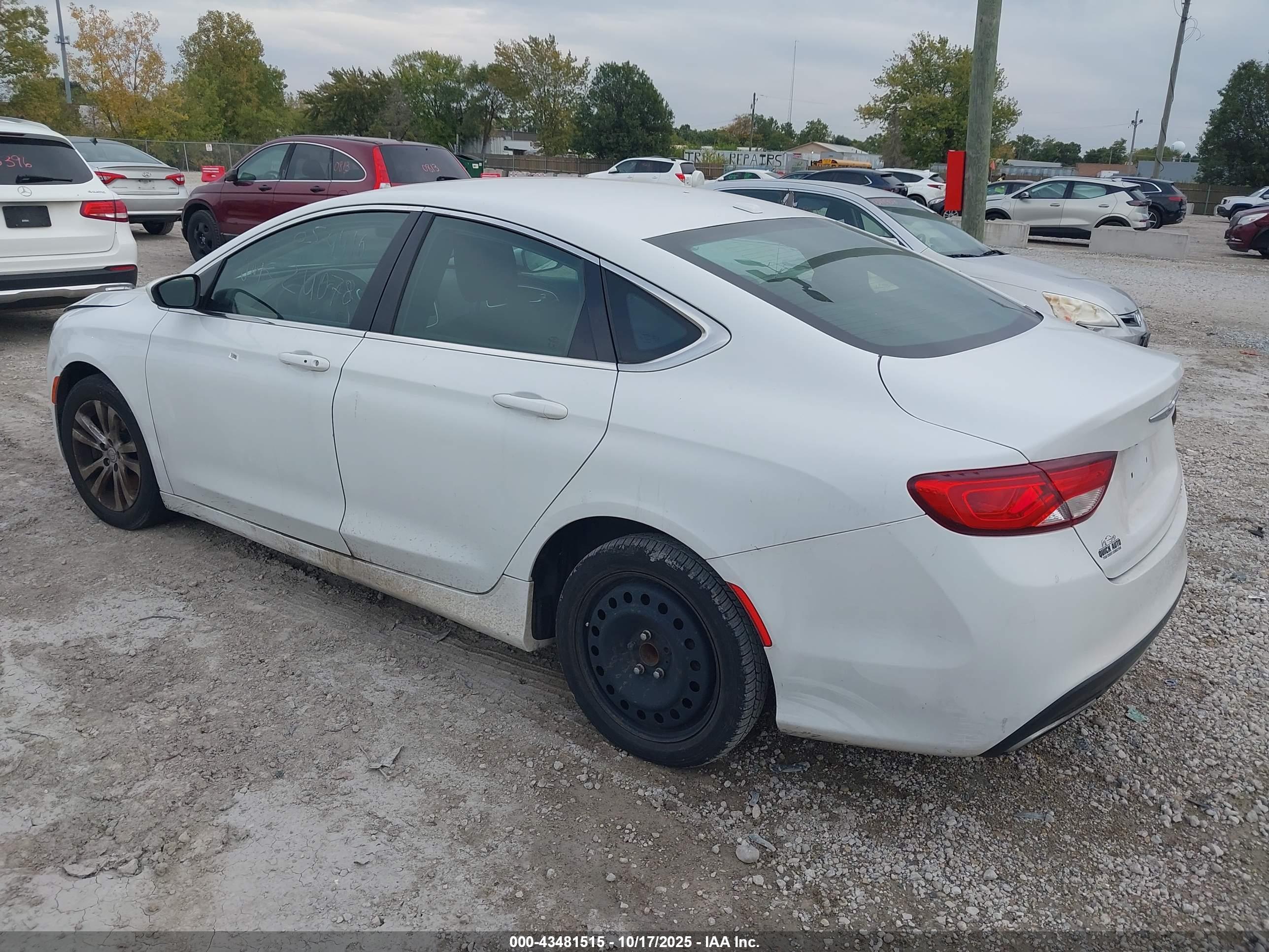 CHRYSLER 200 image 3
