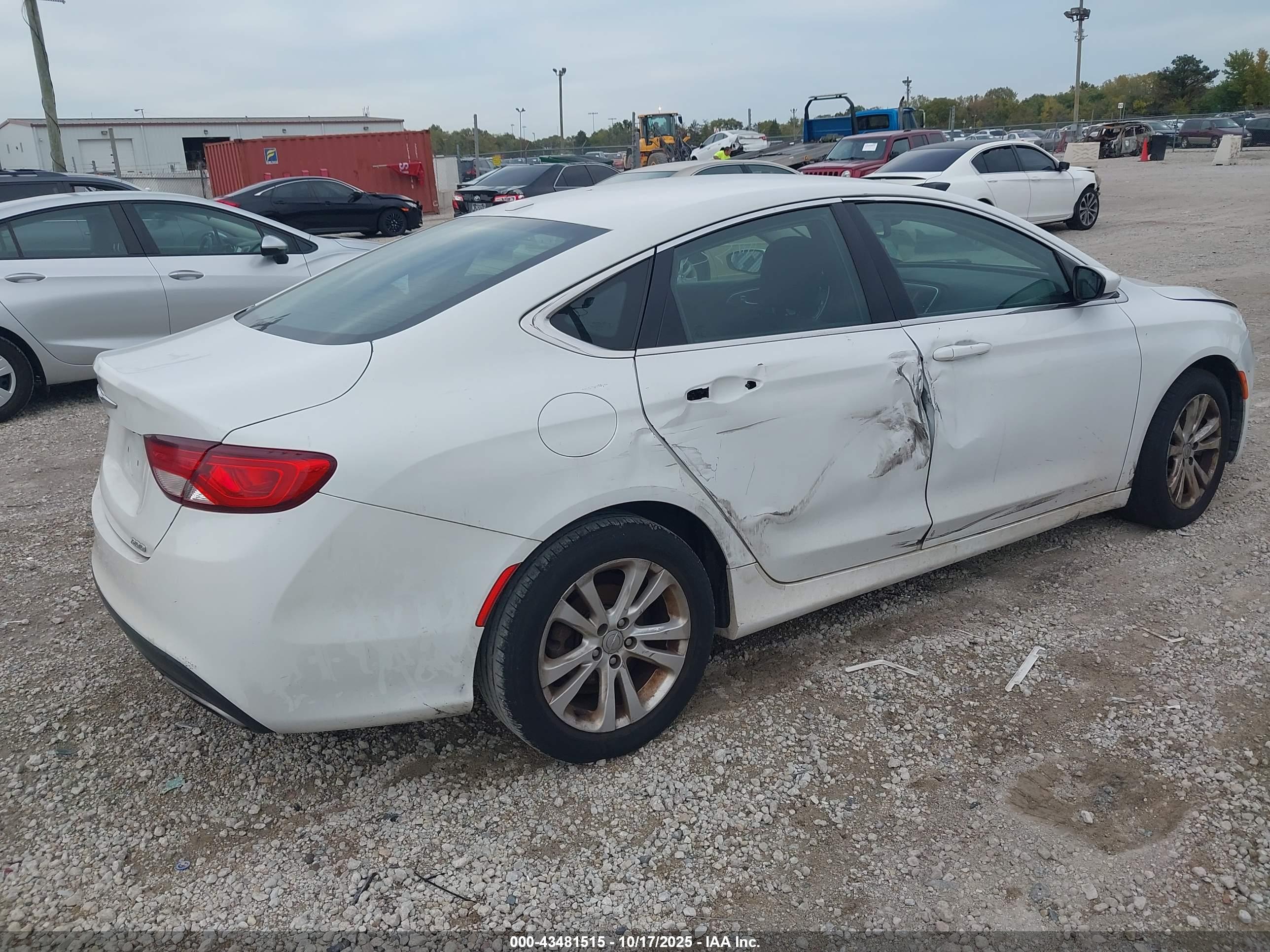 CHRYSLER 200 image 4