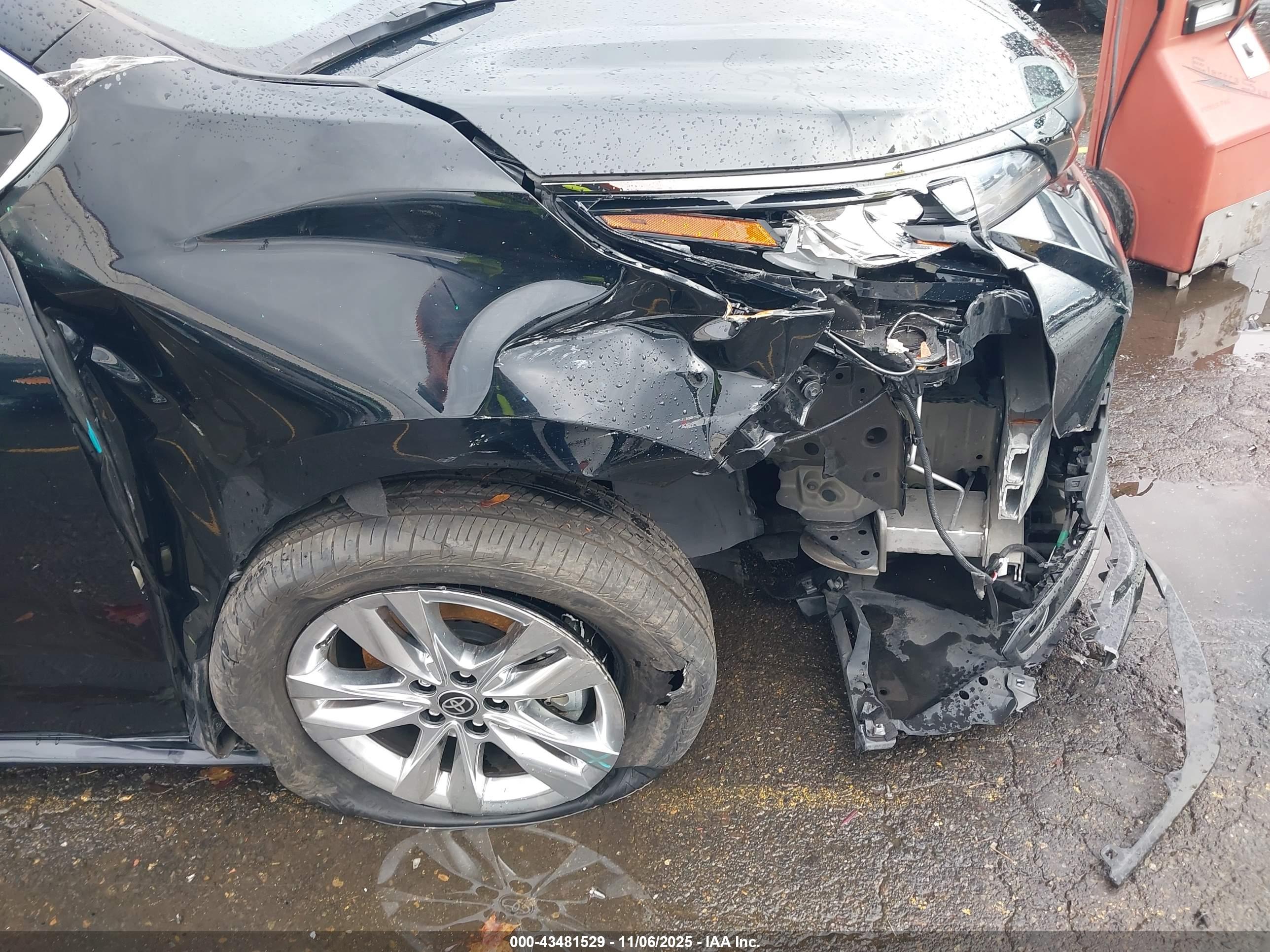 TOYOTA SIENNA image 6
