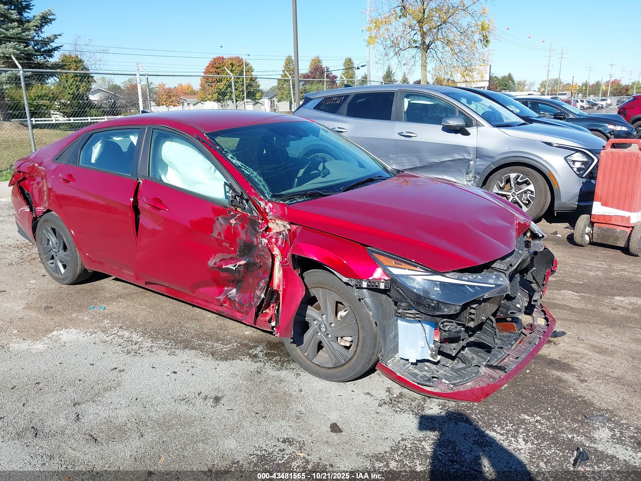 HYUNDAI ELANTRA image 6