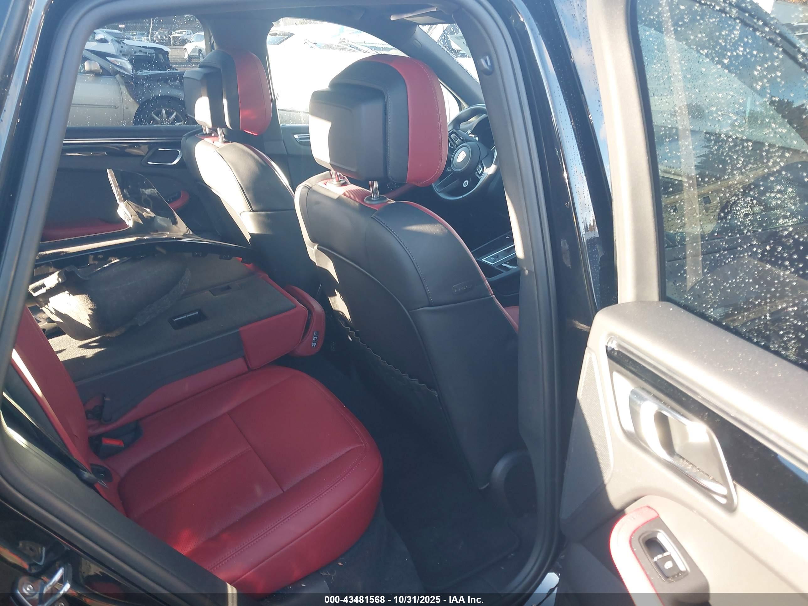 PORSCHE MACAN image 8