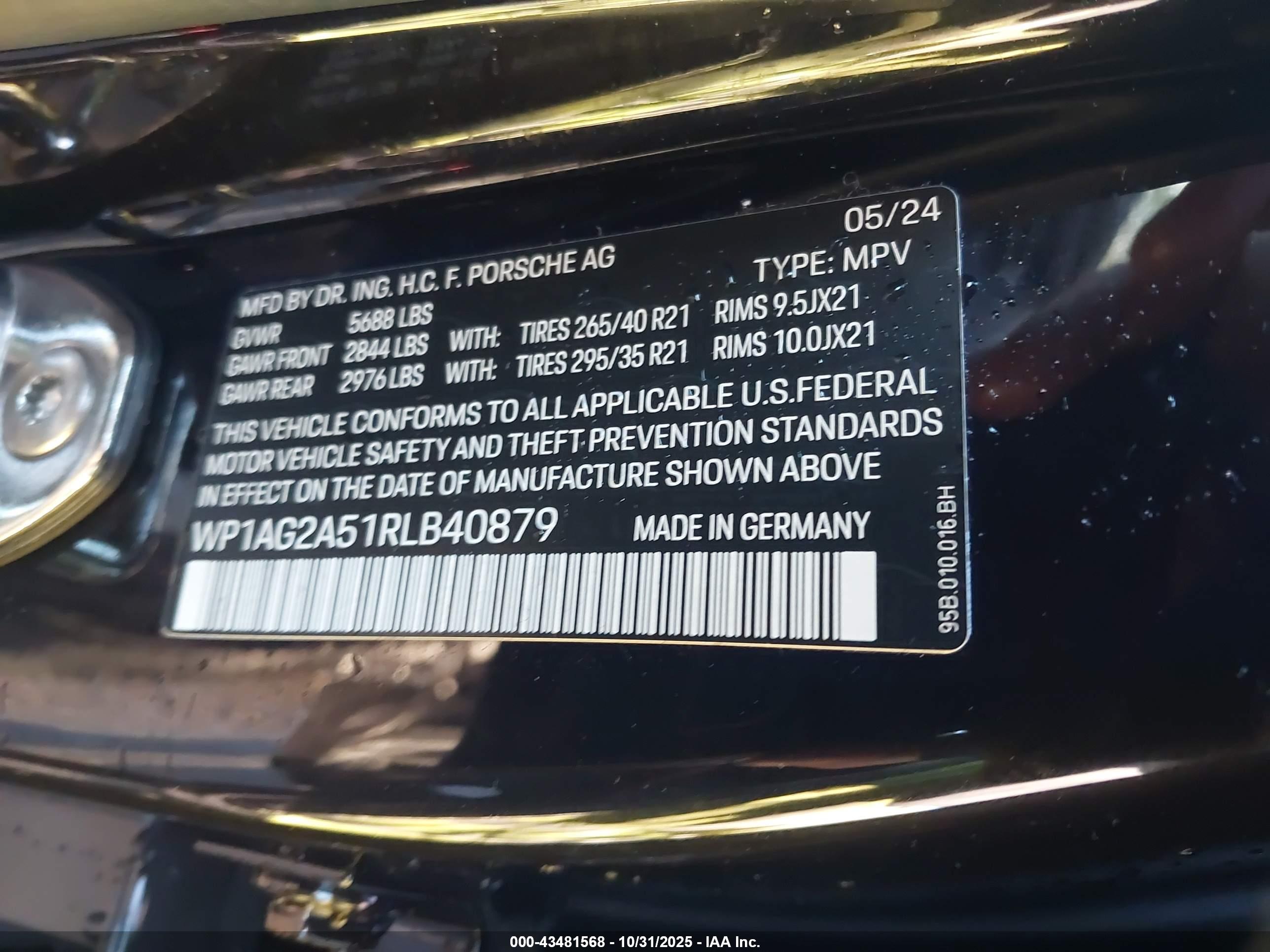 PORSCHE MACAN image 9