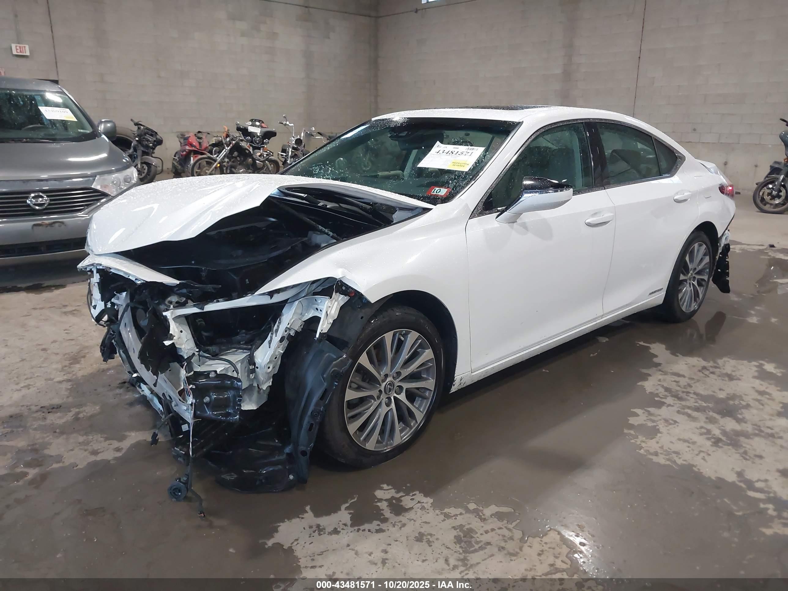 LEXUS ES image 2