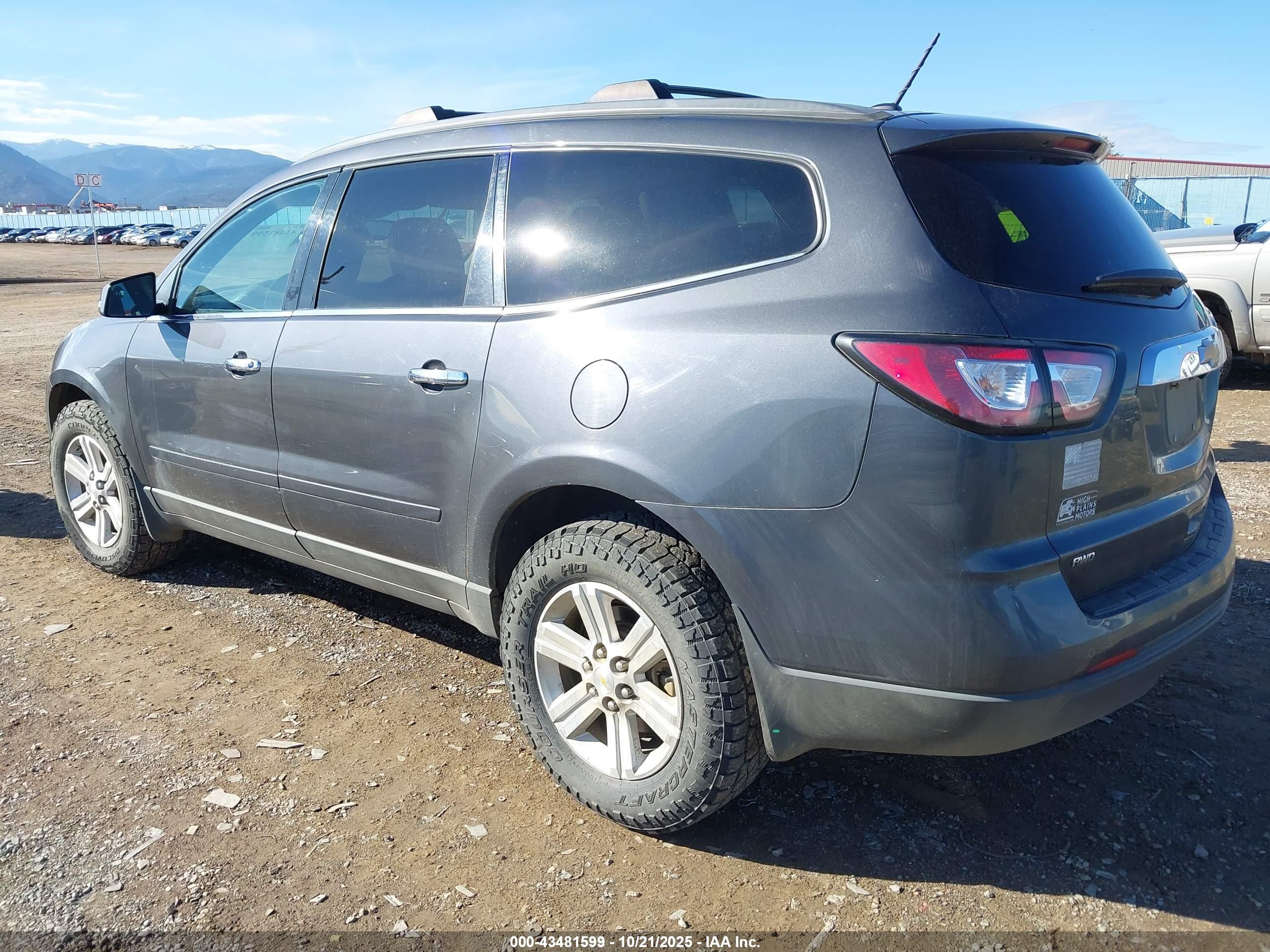 CHEVROLET TRAVERSE image 3