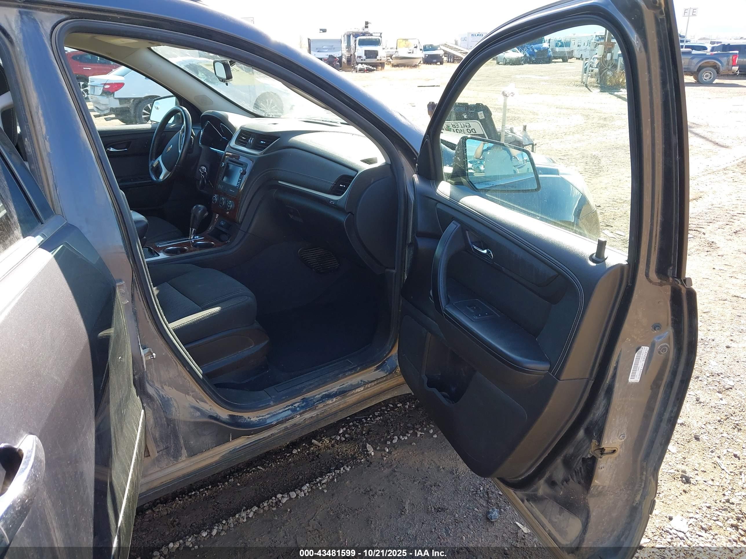 CHEVROLET TRAVERSE image 5