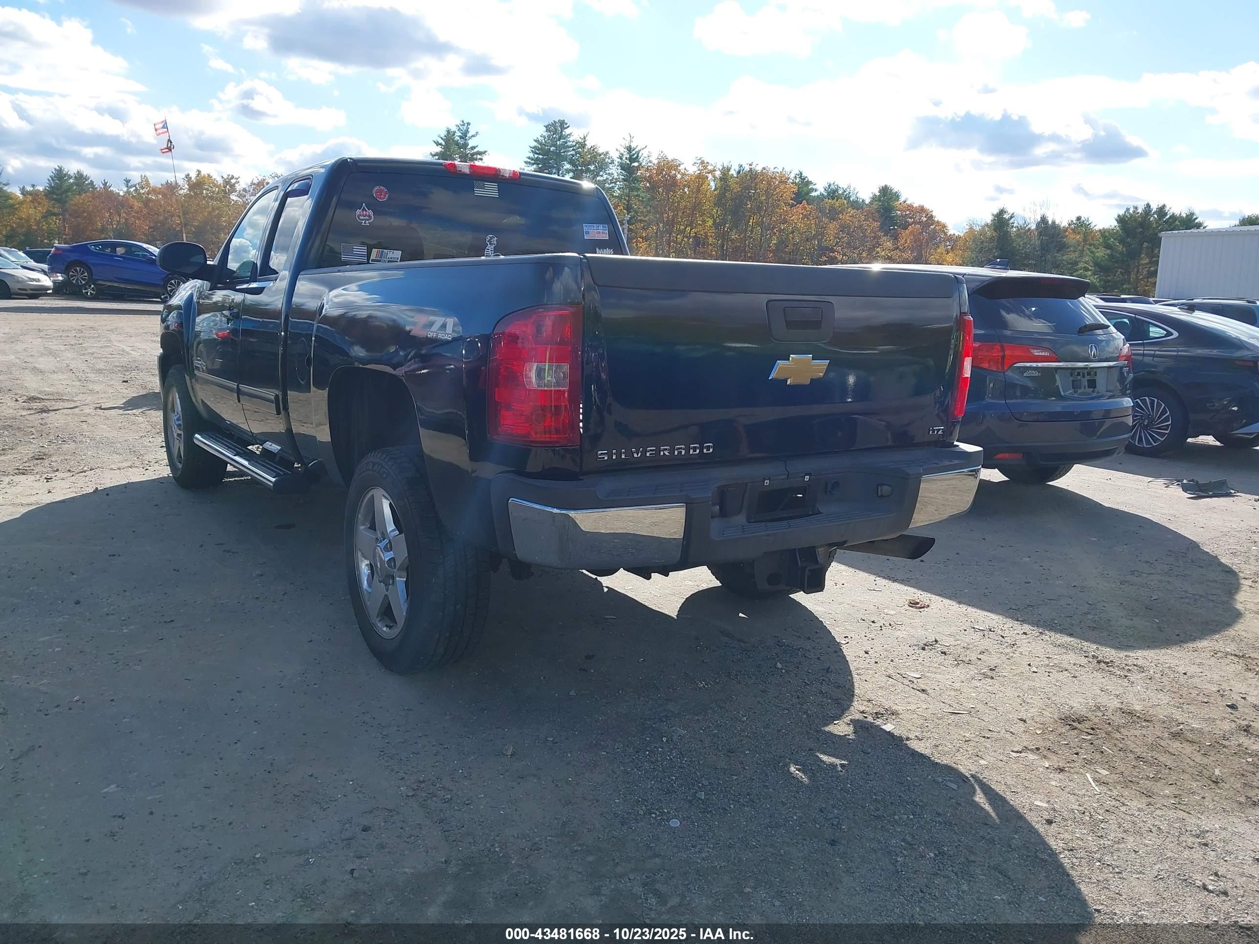 CHEVROLET SILVERADO image 3