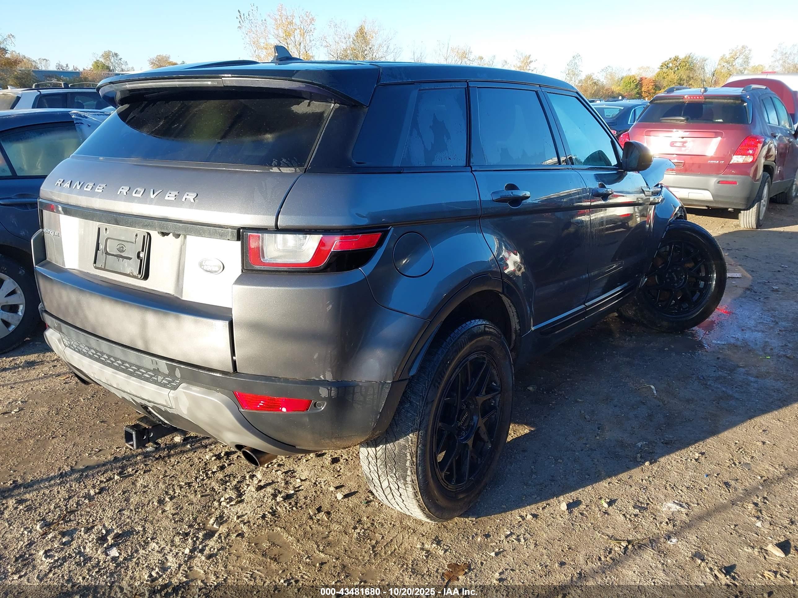 LAND ROVER image 4