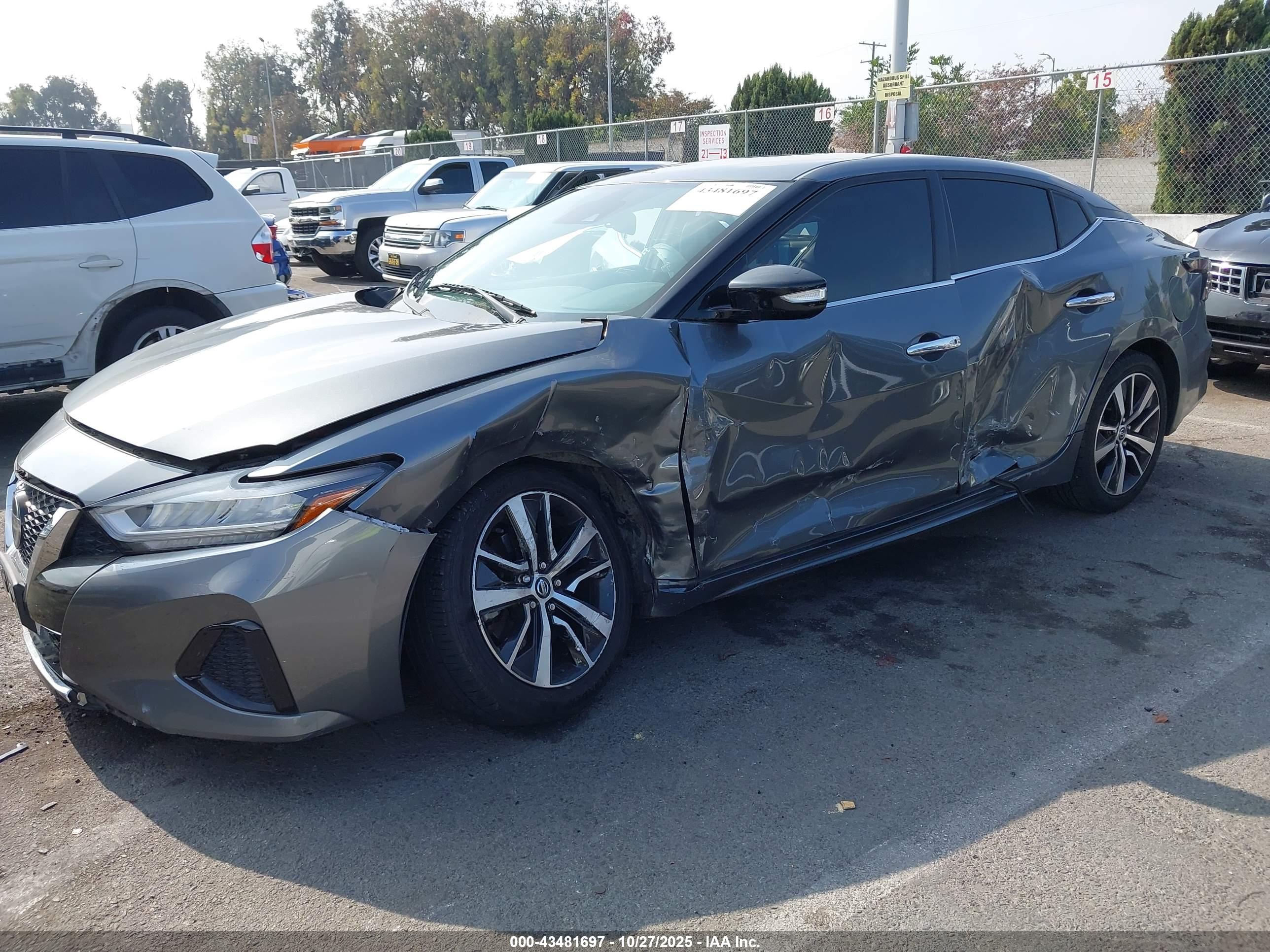 NISSAN MAXIMA image 2