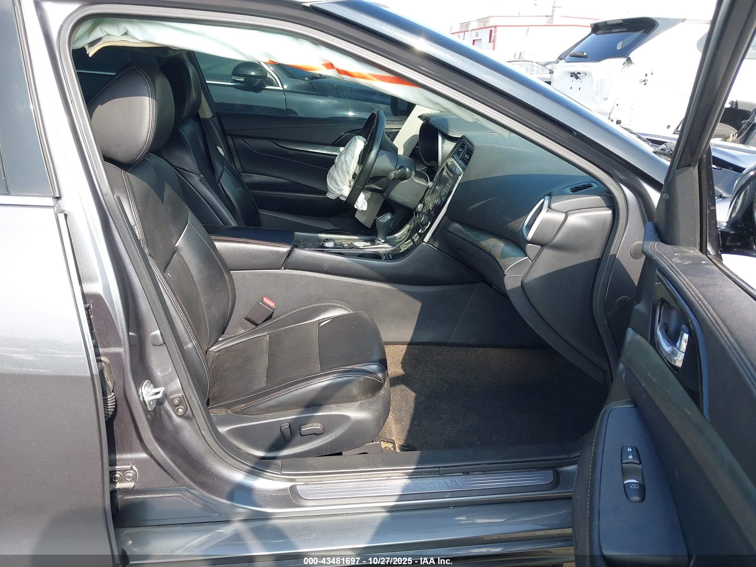 NISSAN MAXIMA image 5