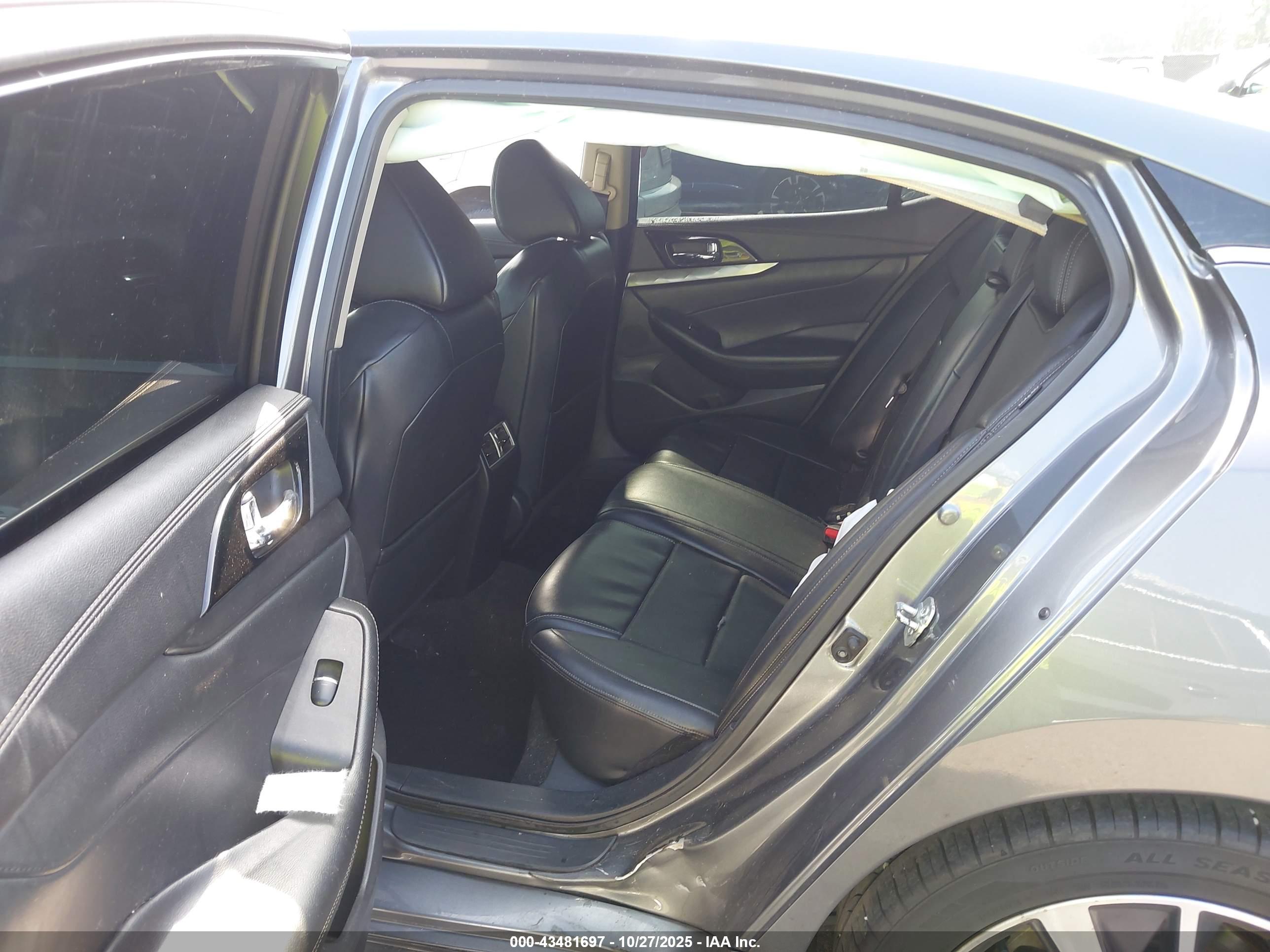 NISSAN MAXIMA image 8
