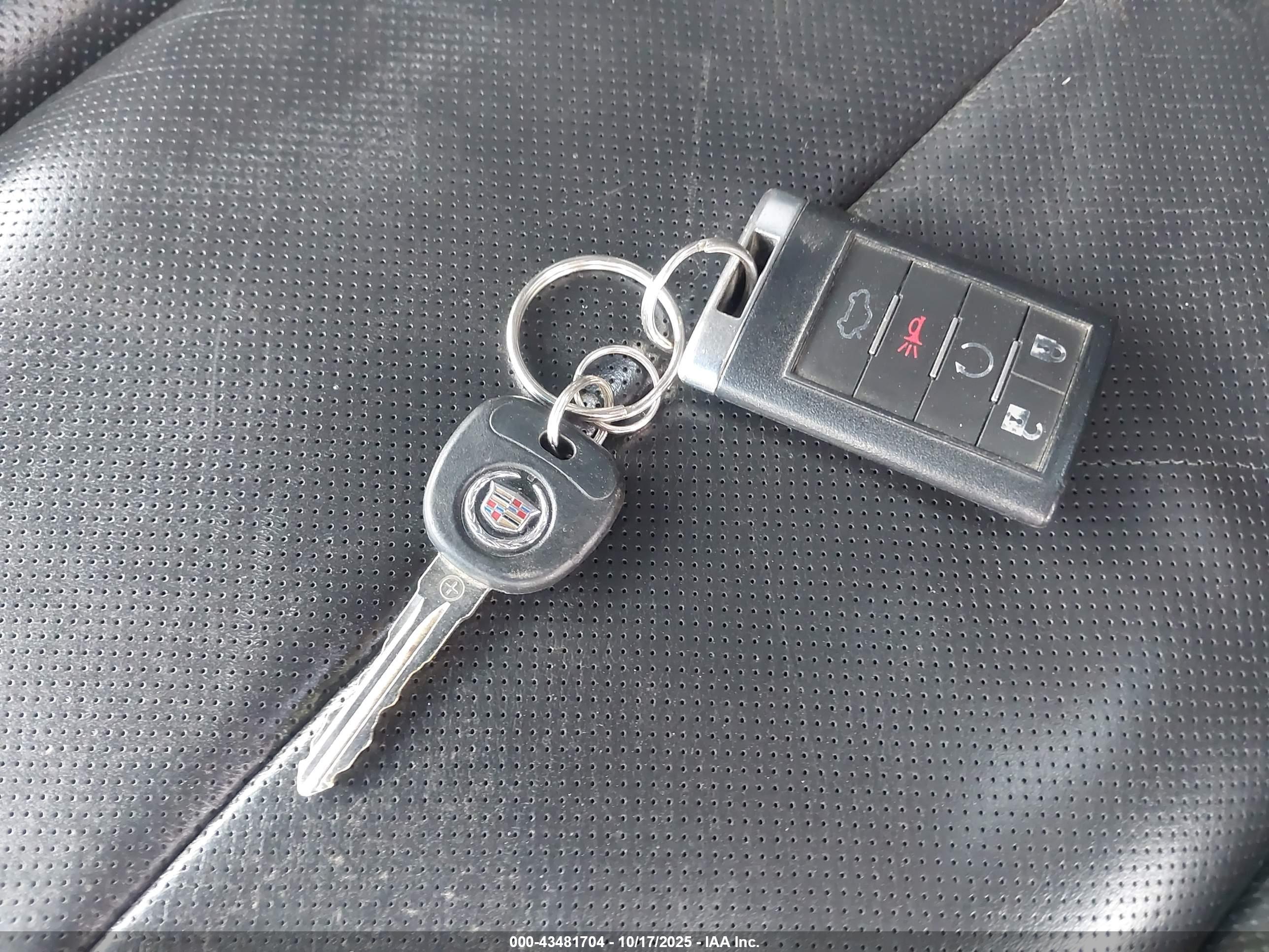 CADILLAC DTS image 11