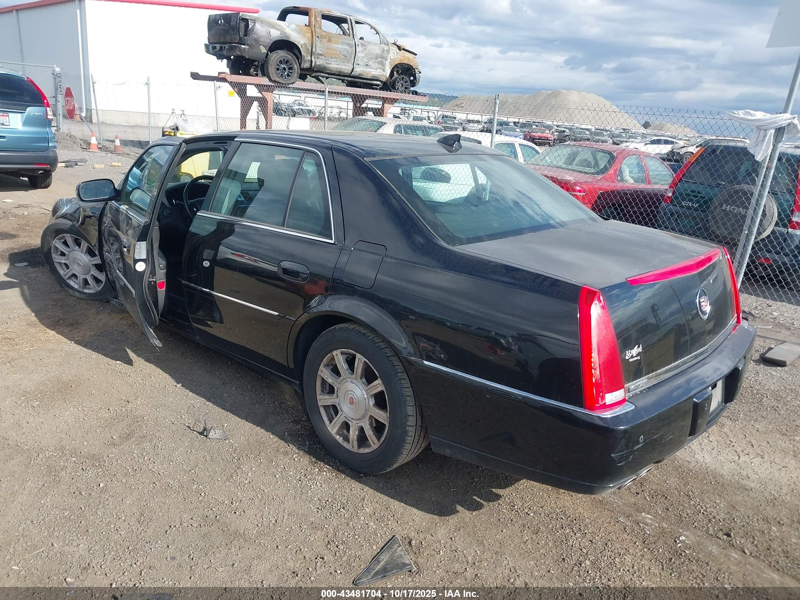 CADILLAC DTS image 3