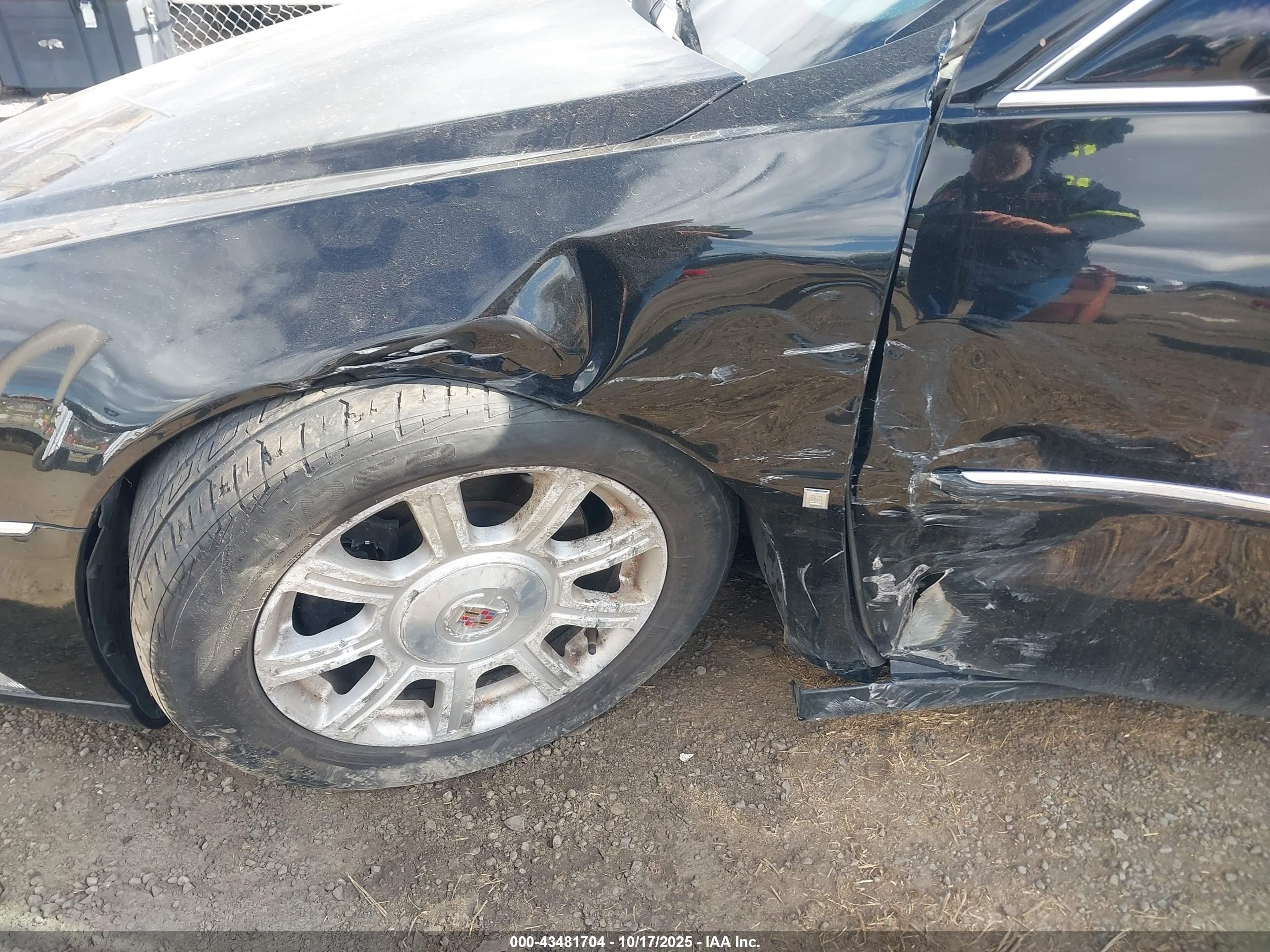 CADILLAC DTS image 6