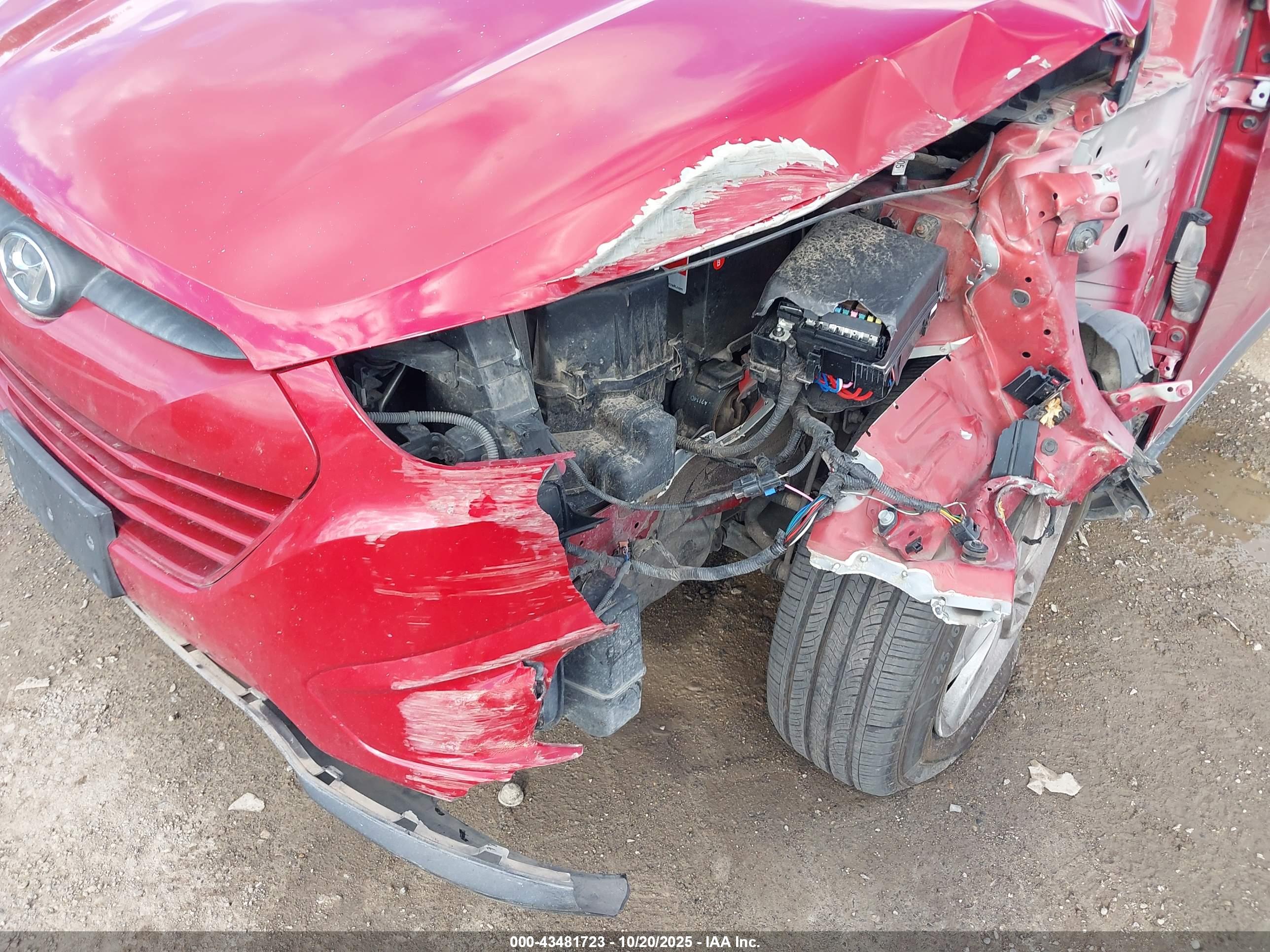 HYUNDAI TUCSON image 6