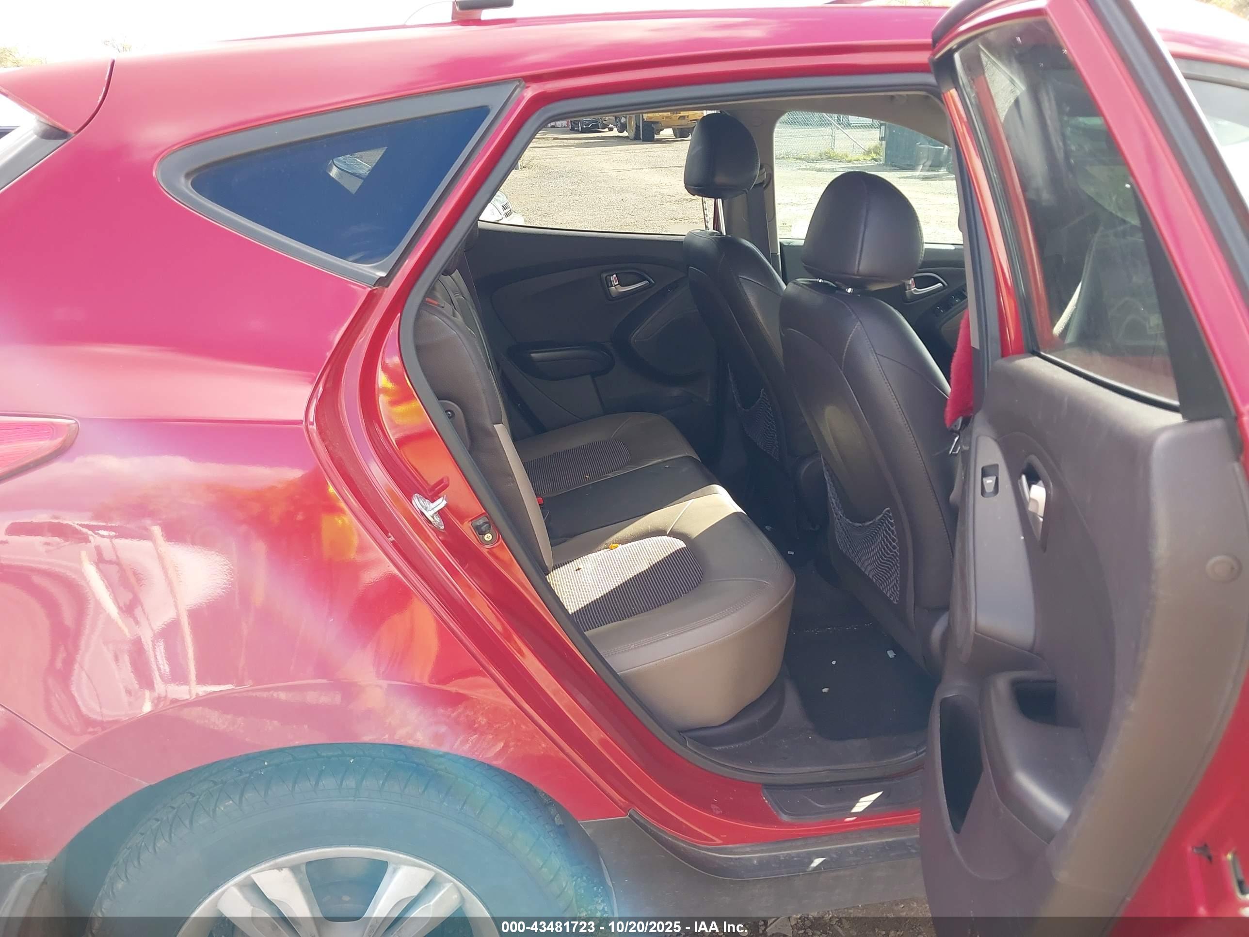 HYUNDAI TUCSON image 8