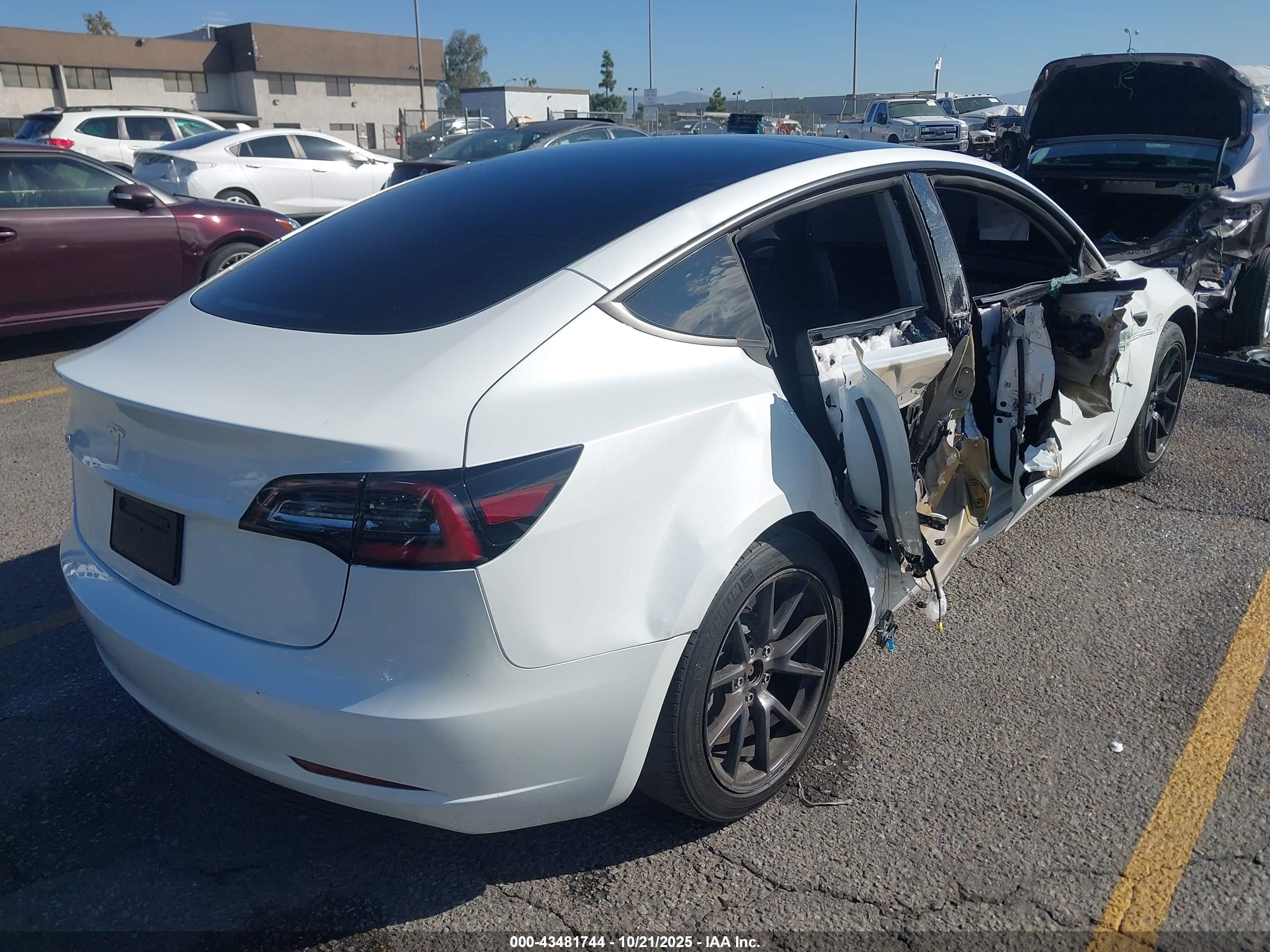 TESLA MODEL image 4