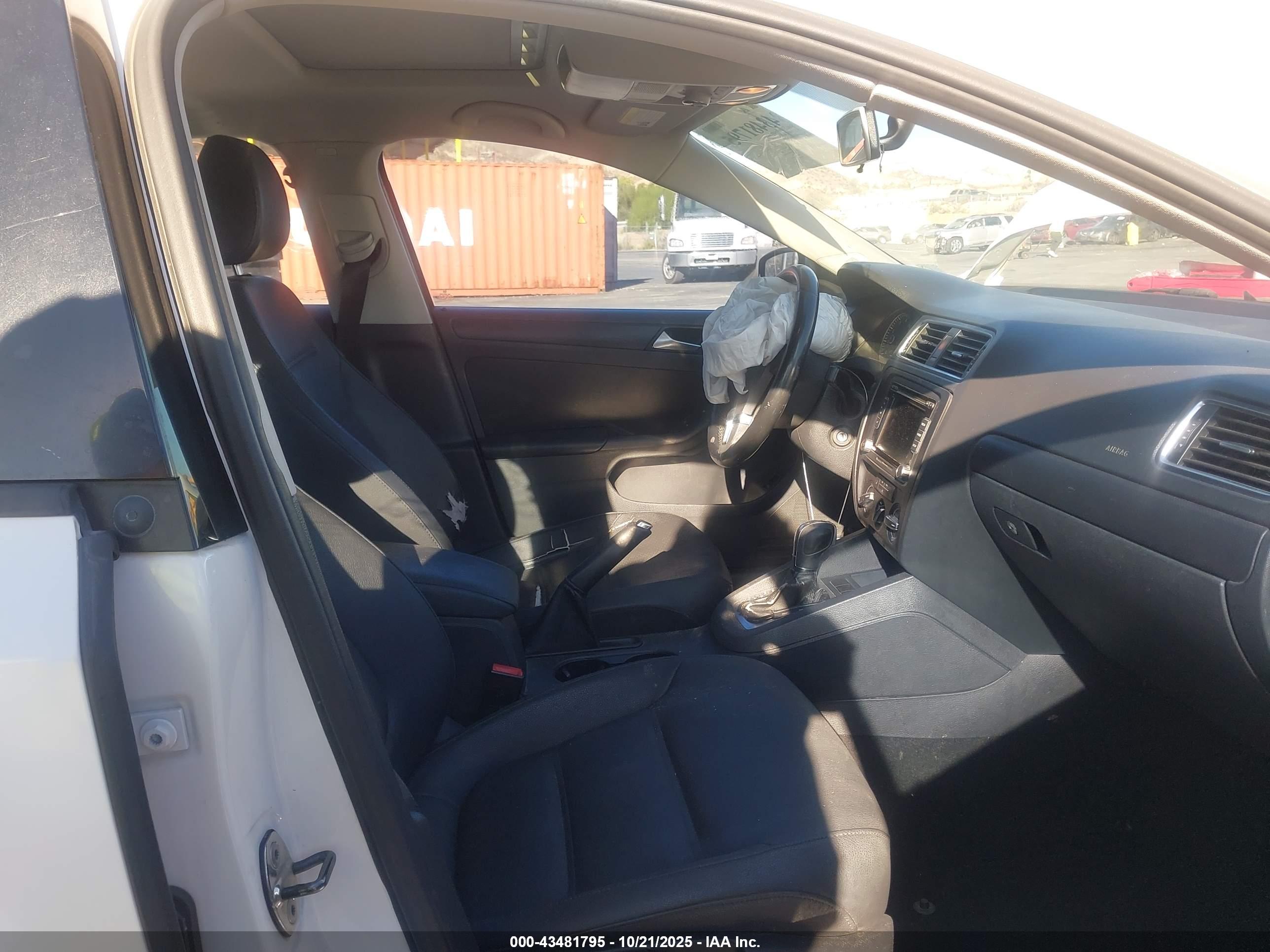VOLKSWAGEN JETTA image 5