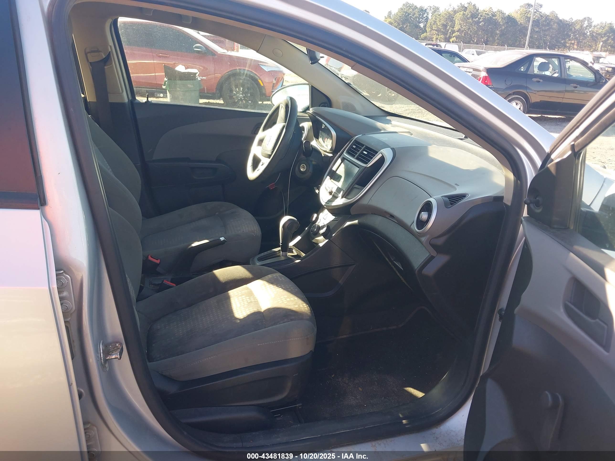 CHEVROLET SONIC image 5