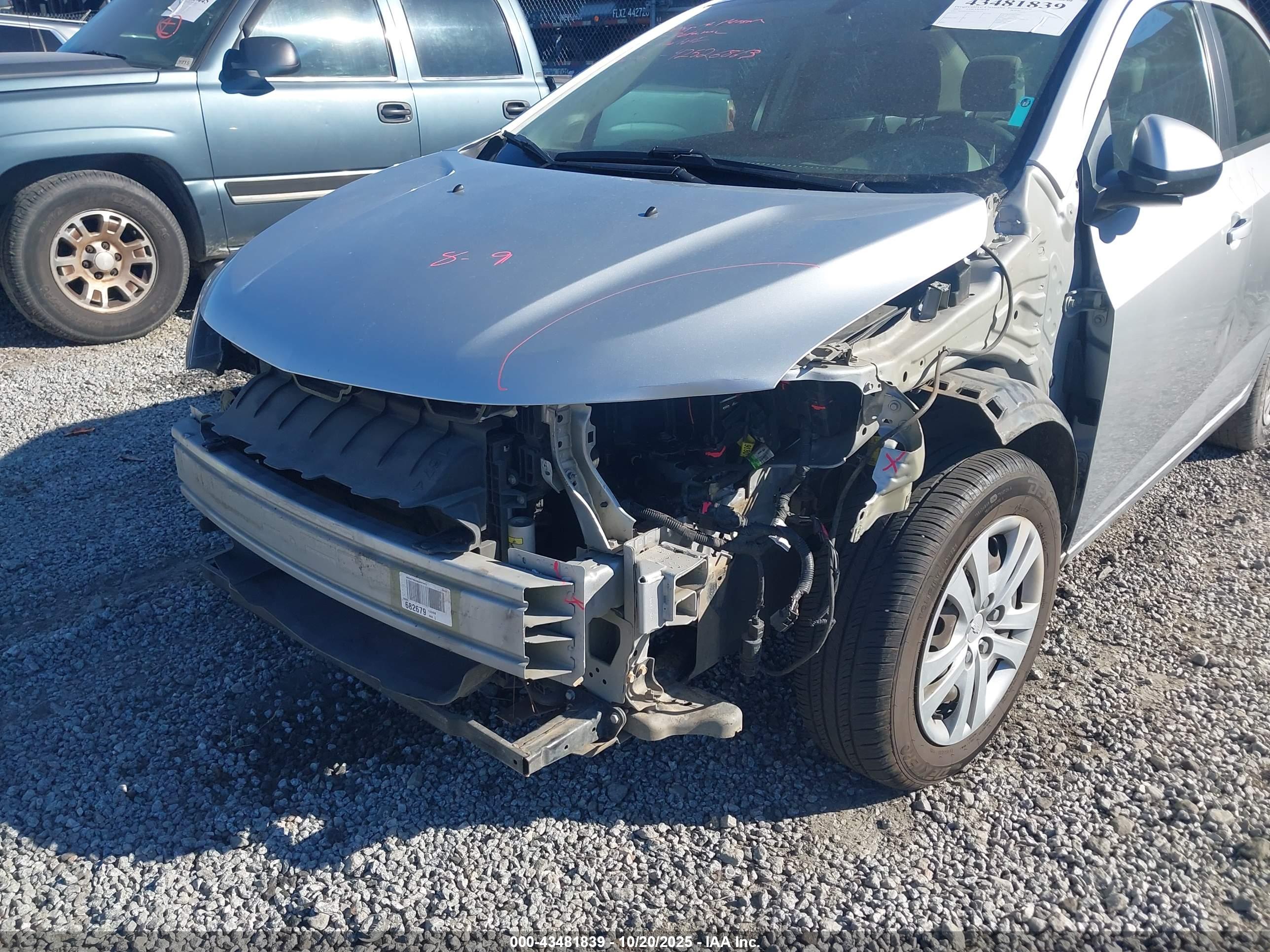 CHEVROLET SONIC image 6