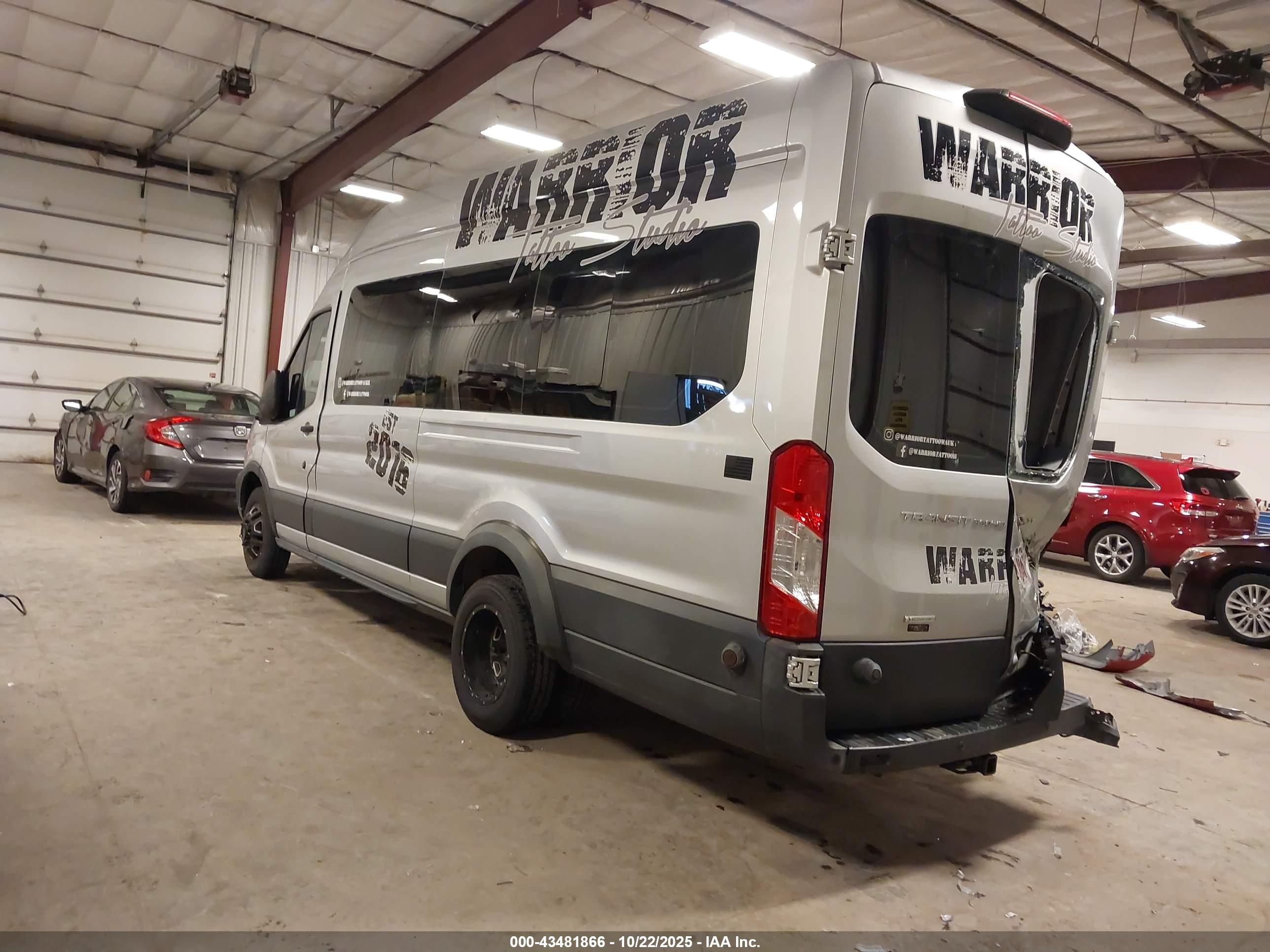 FORD TRANSIT-350 image 3