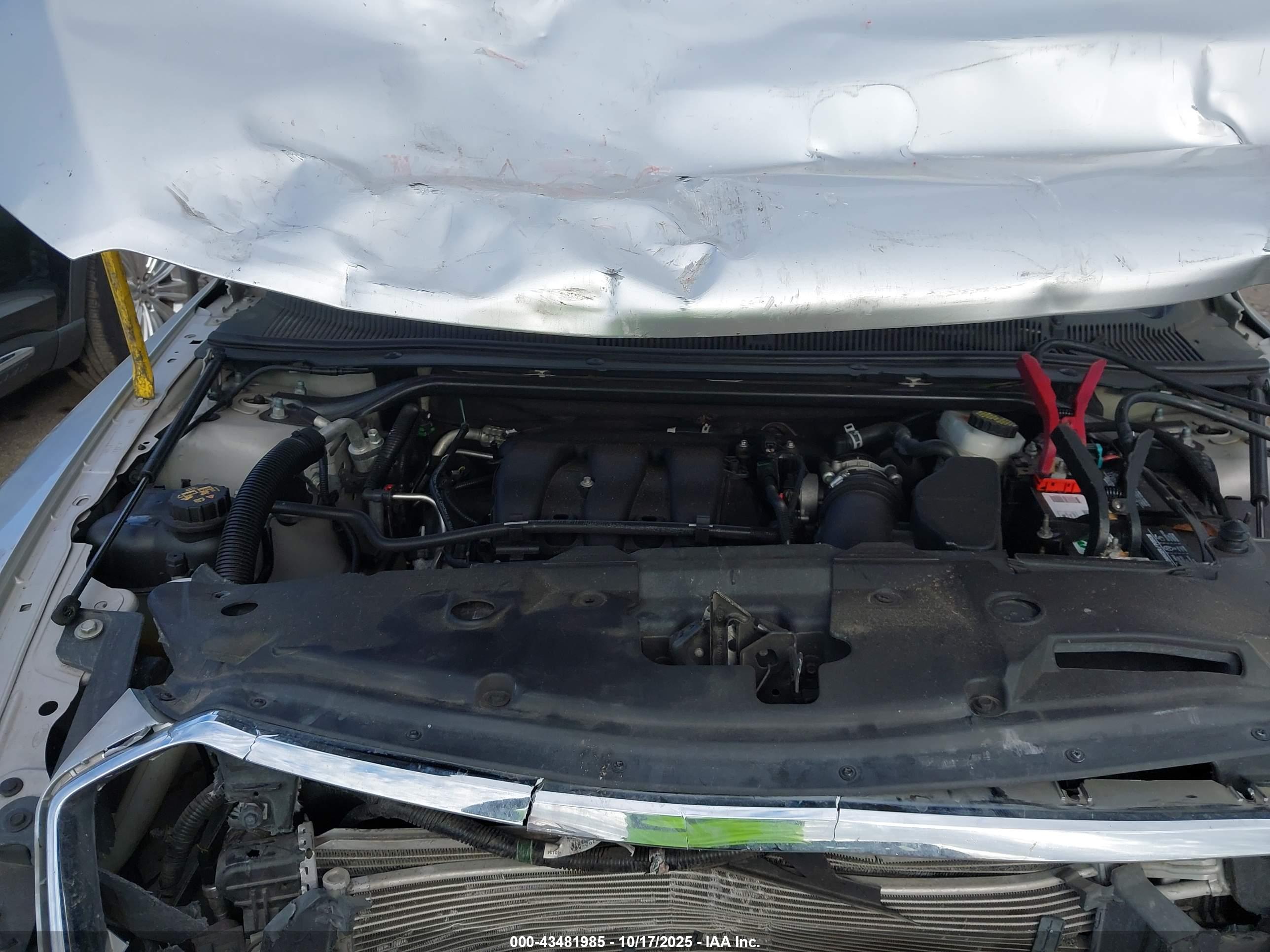 FORD TAURUS image 10