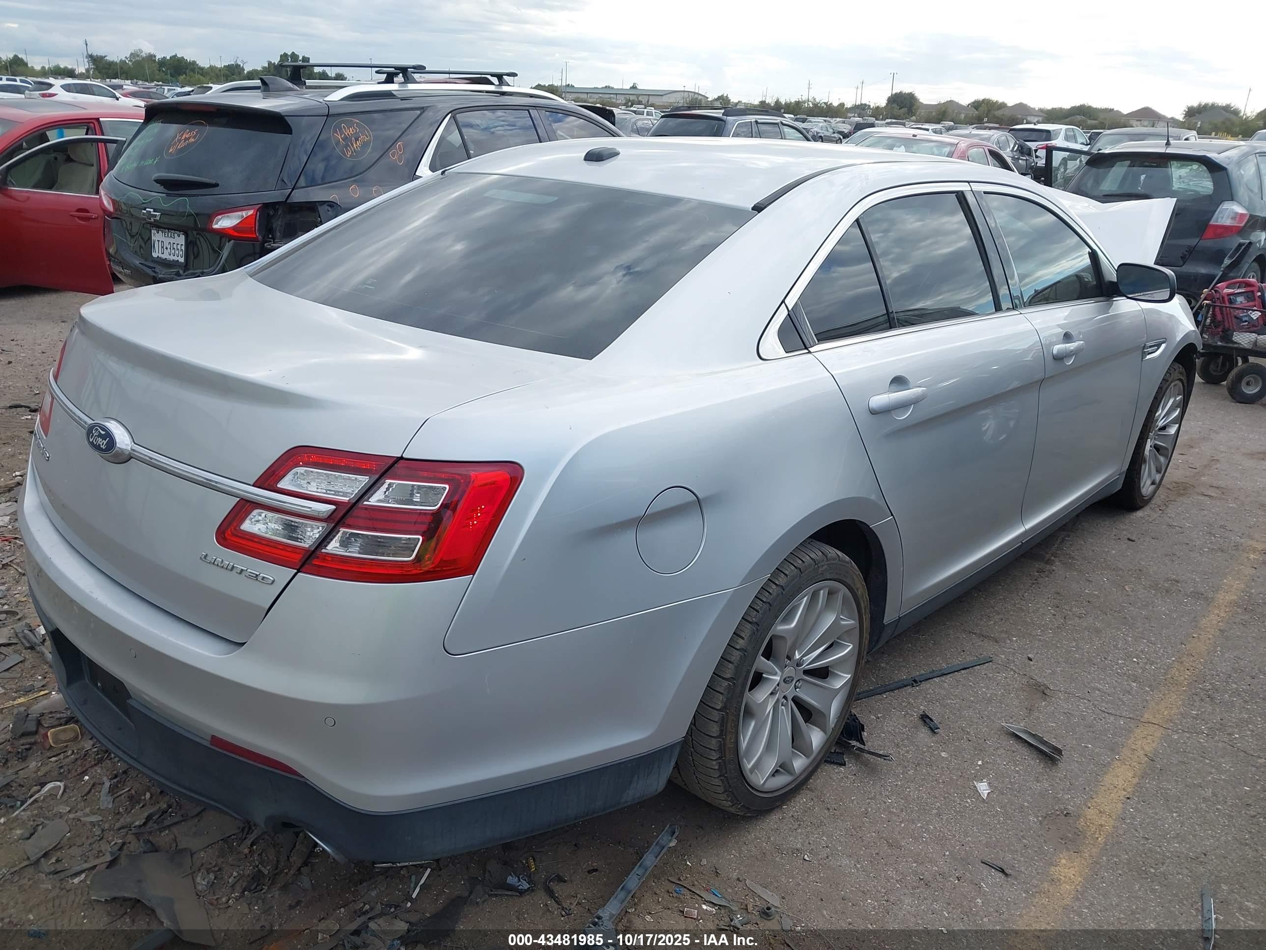 FORD TAURUS image 4