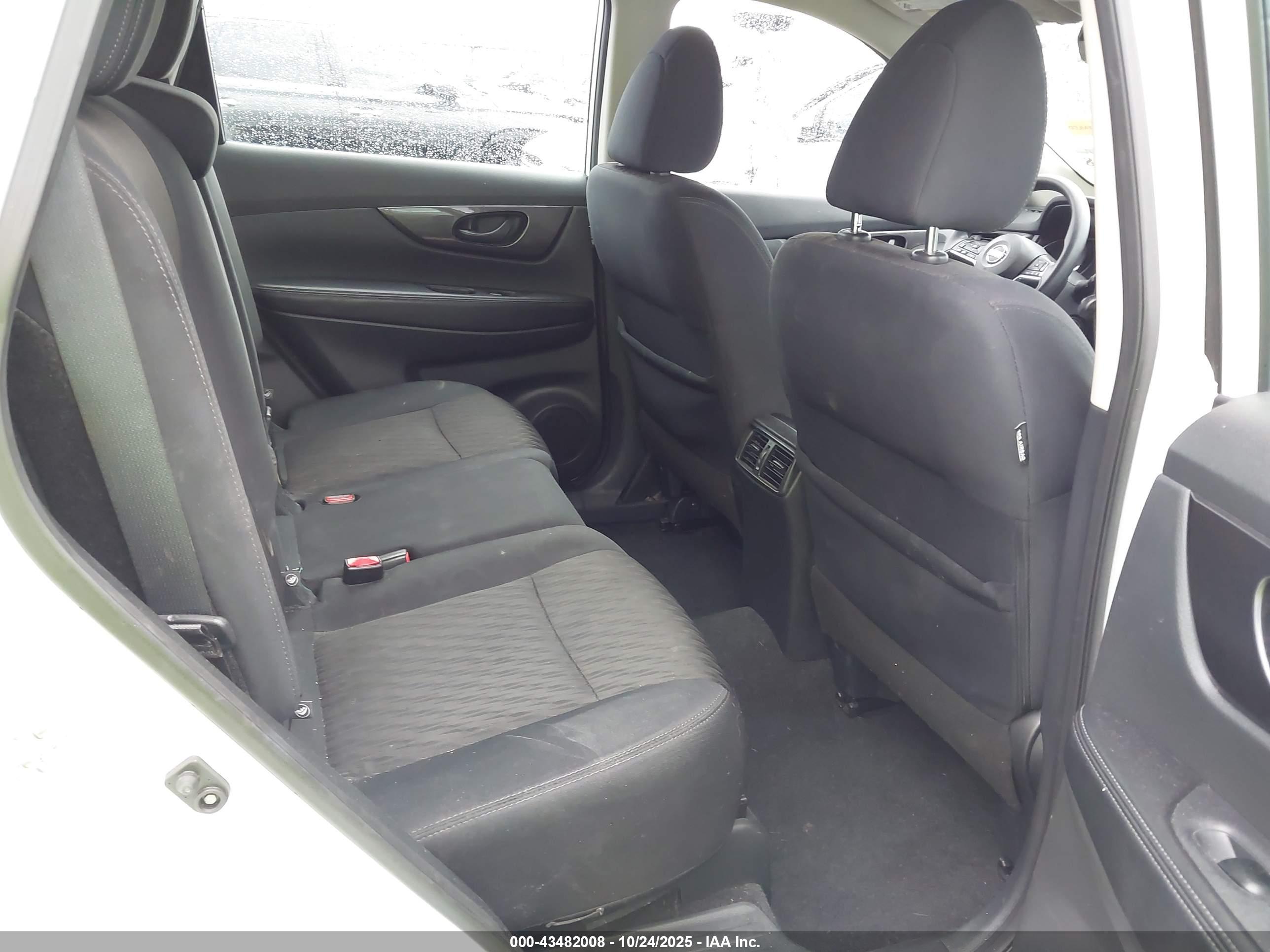 NISSAN ROGUE image 8