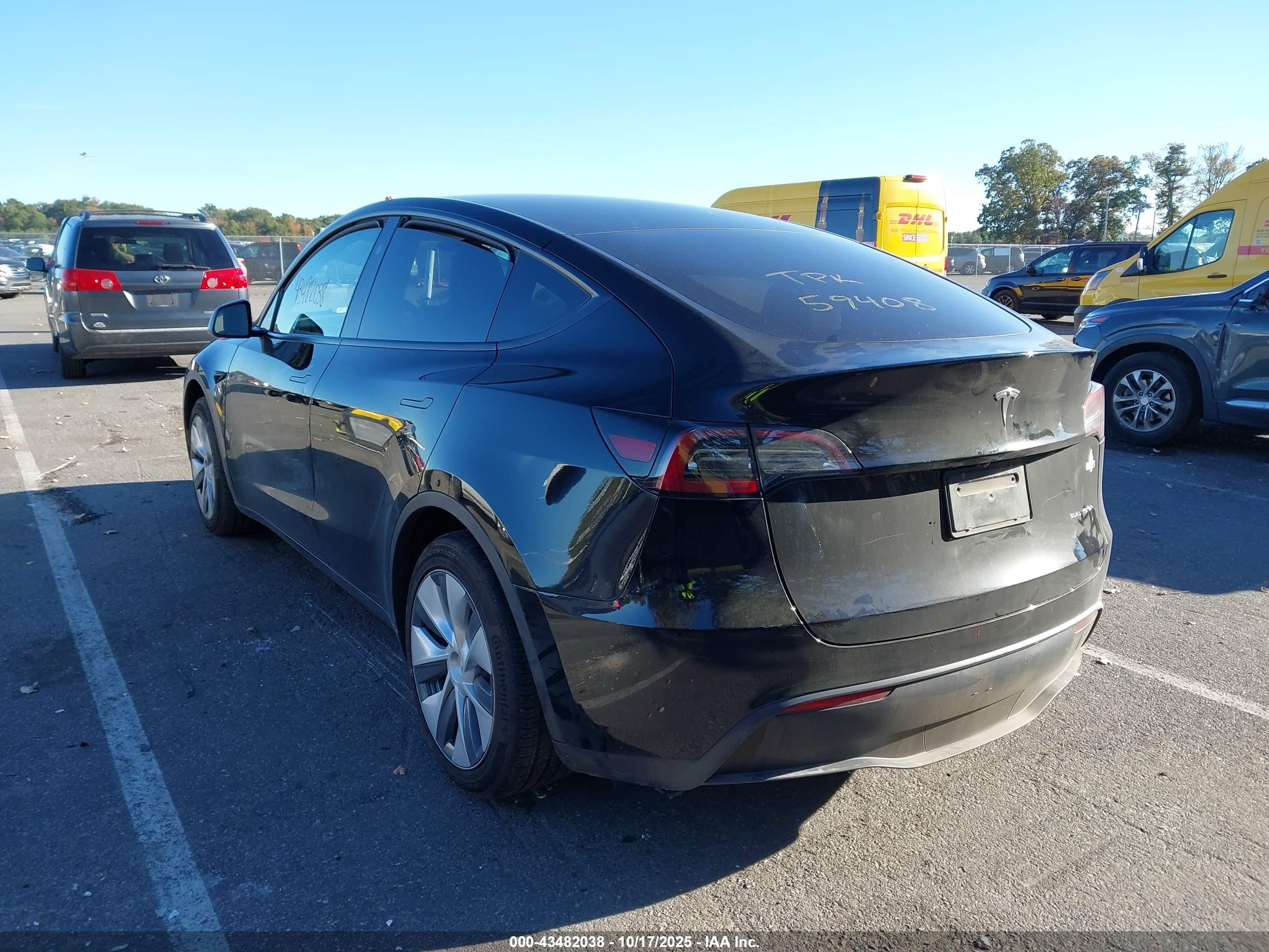 TESLA MODEL image 3