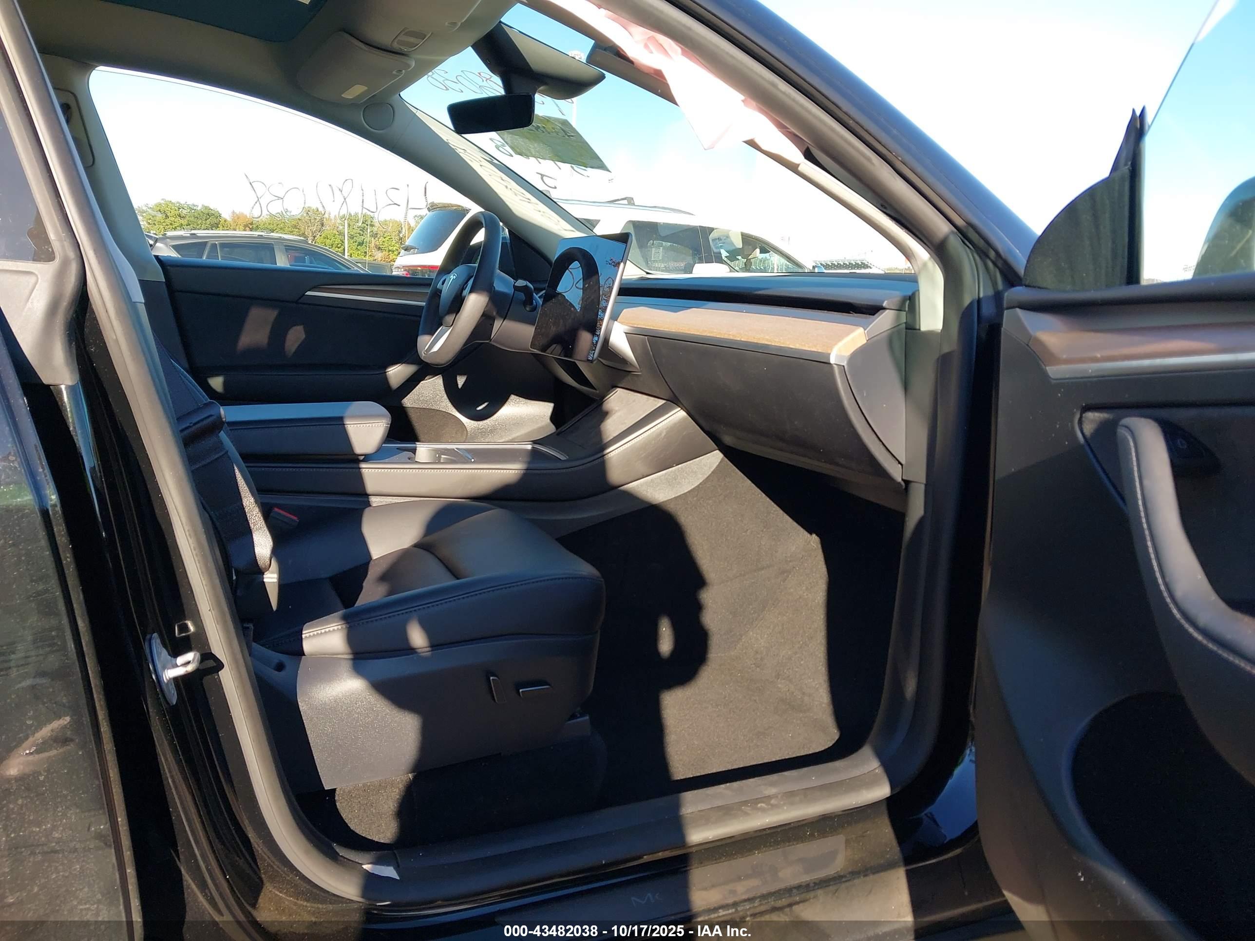 TESLA MODEL image 5