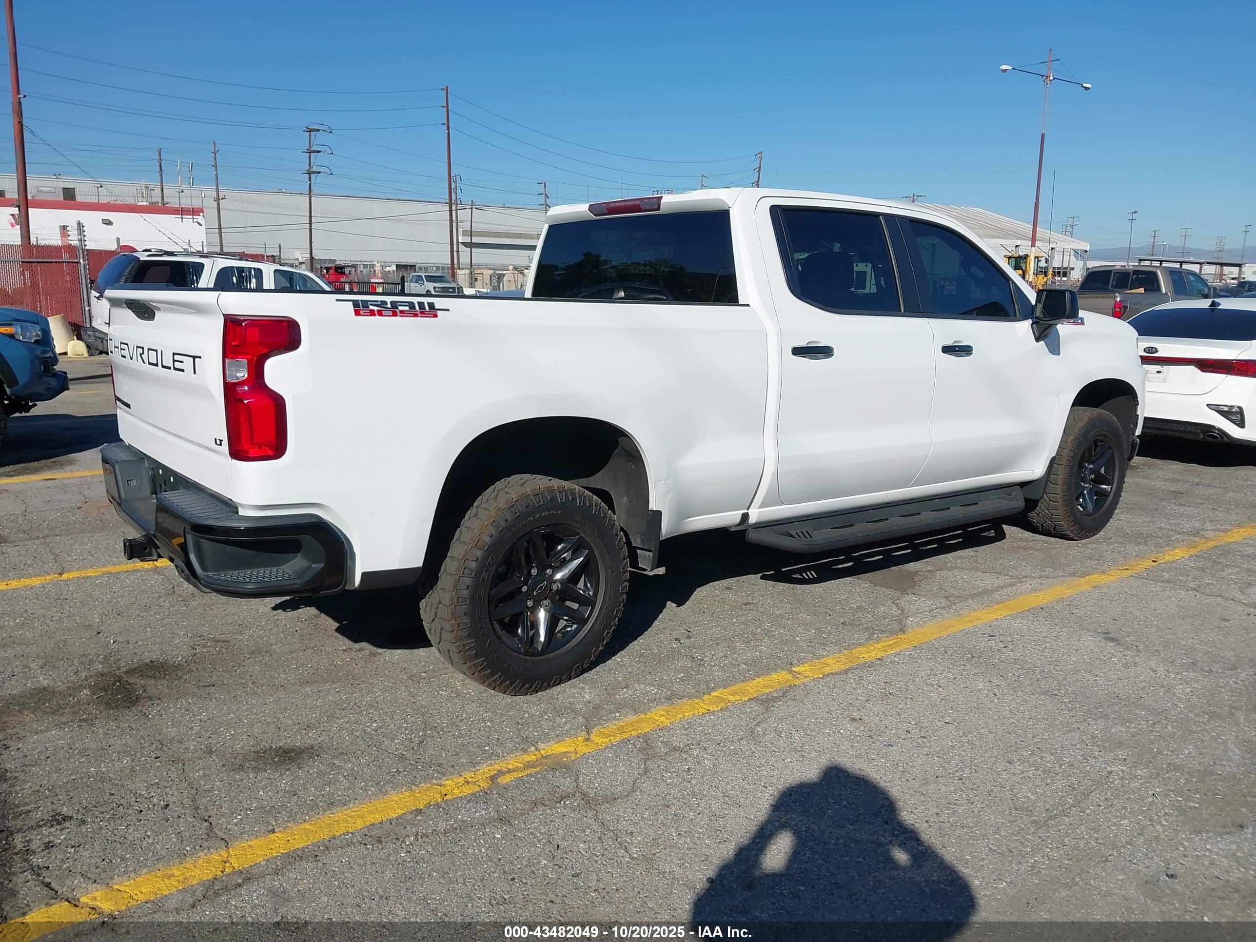 CHEVROLET SILVERADO image 4