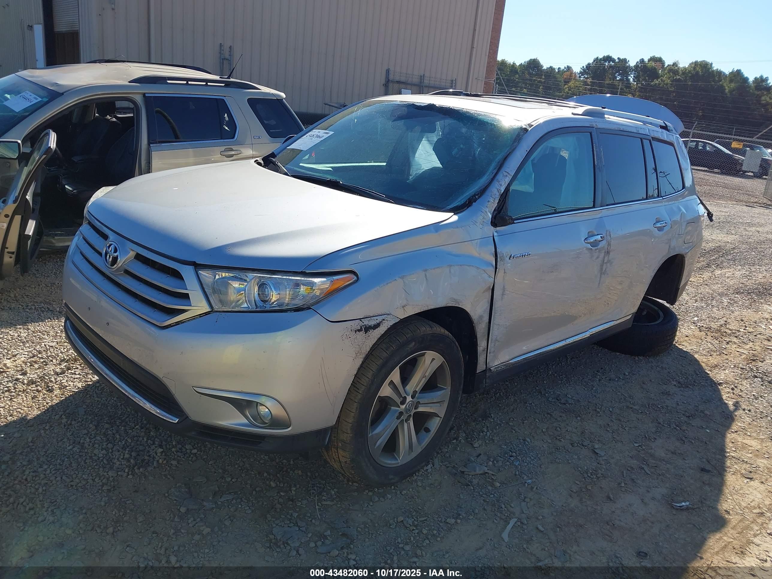 TOYOTA HIGHLANDER image 2