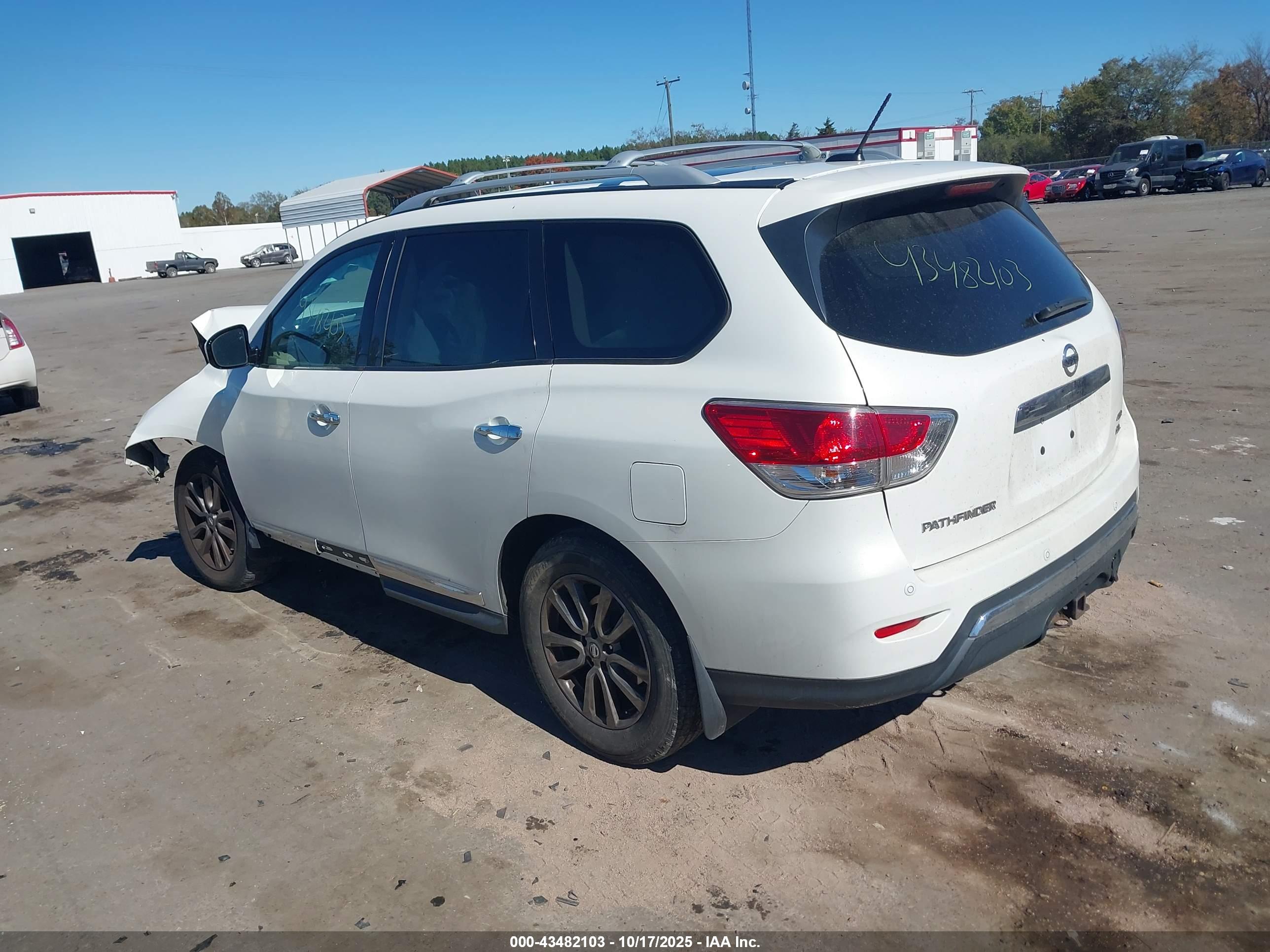 NISSAN PATHFINDER image 3