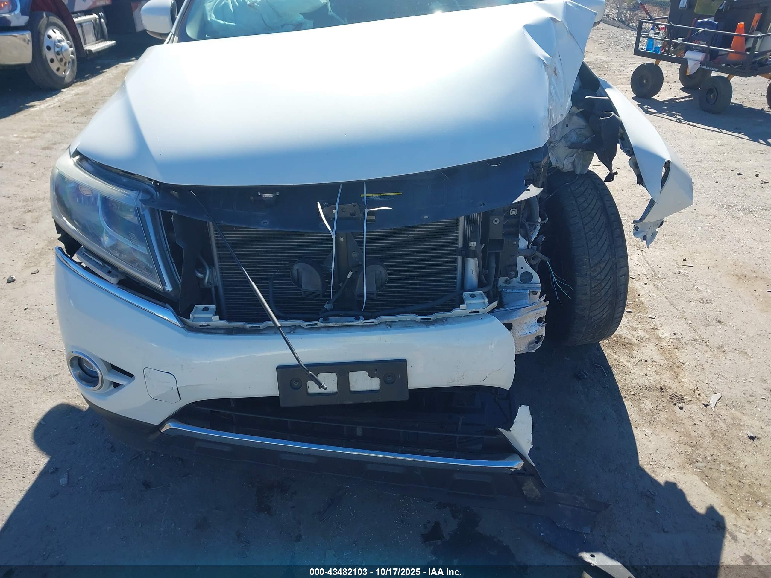 NISSAN PATHFINDER image 6