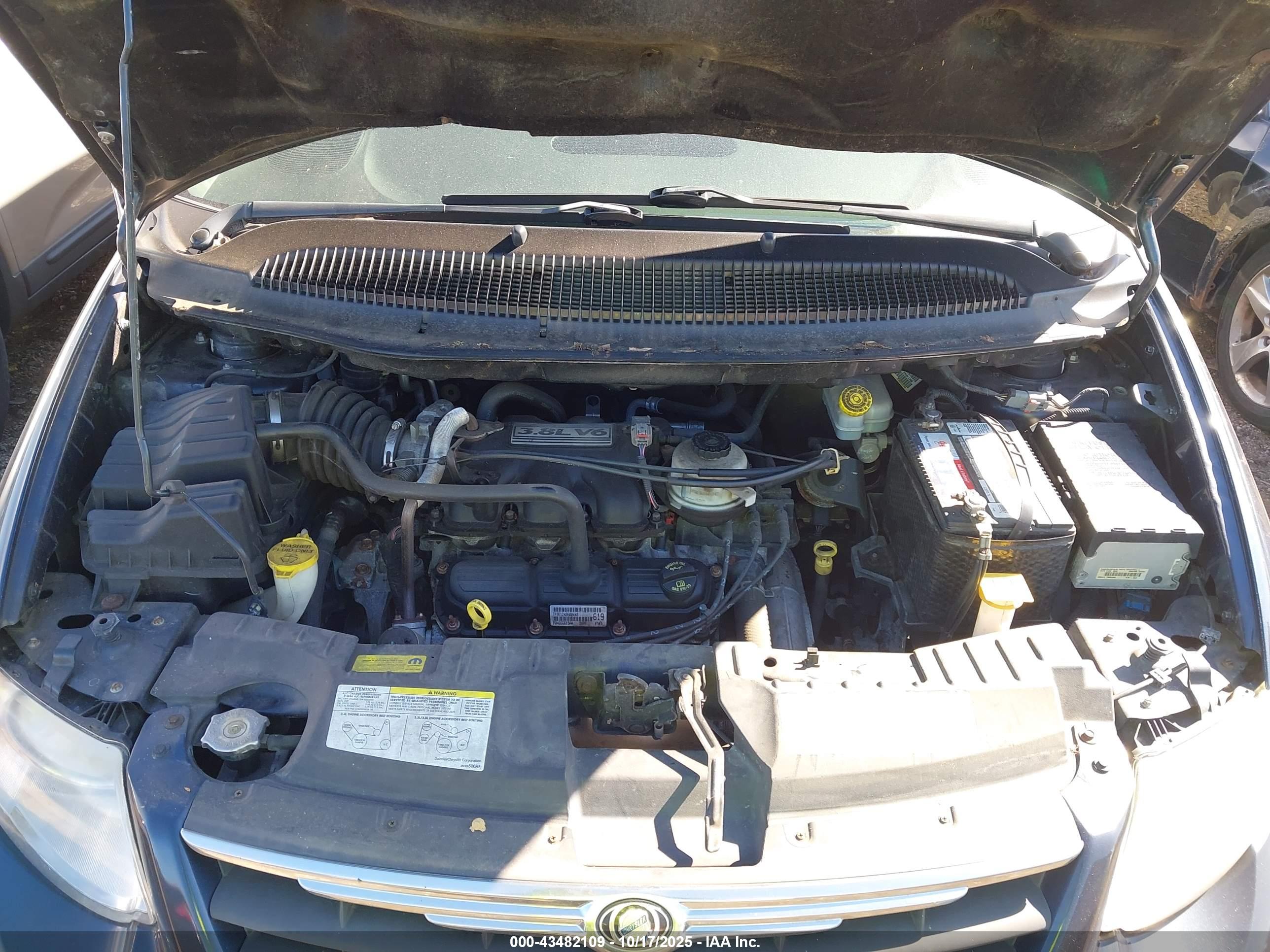 CHRYSLER TOWN image 10